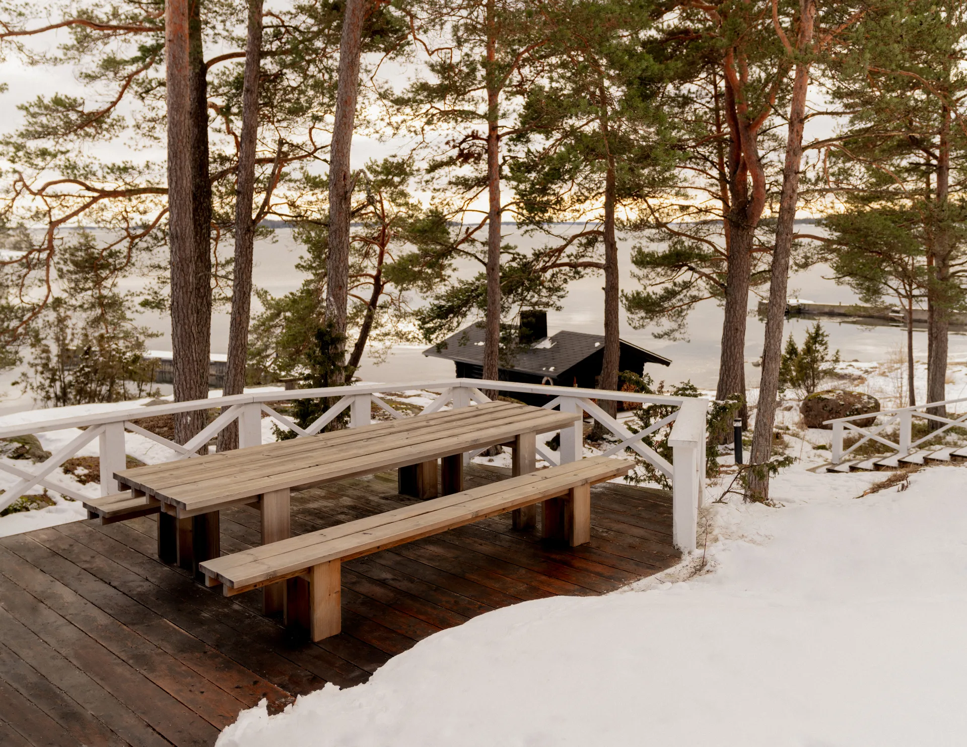 013 Osa Outdoor Bench bänk, Värmebehandlad furu, 182x37x49 cm Vaarnii