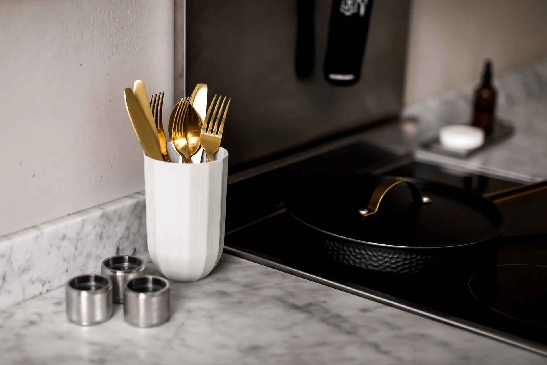 Vargen & Thor bestickset 16 delar, Nimbus, mässing Vargen & Thor