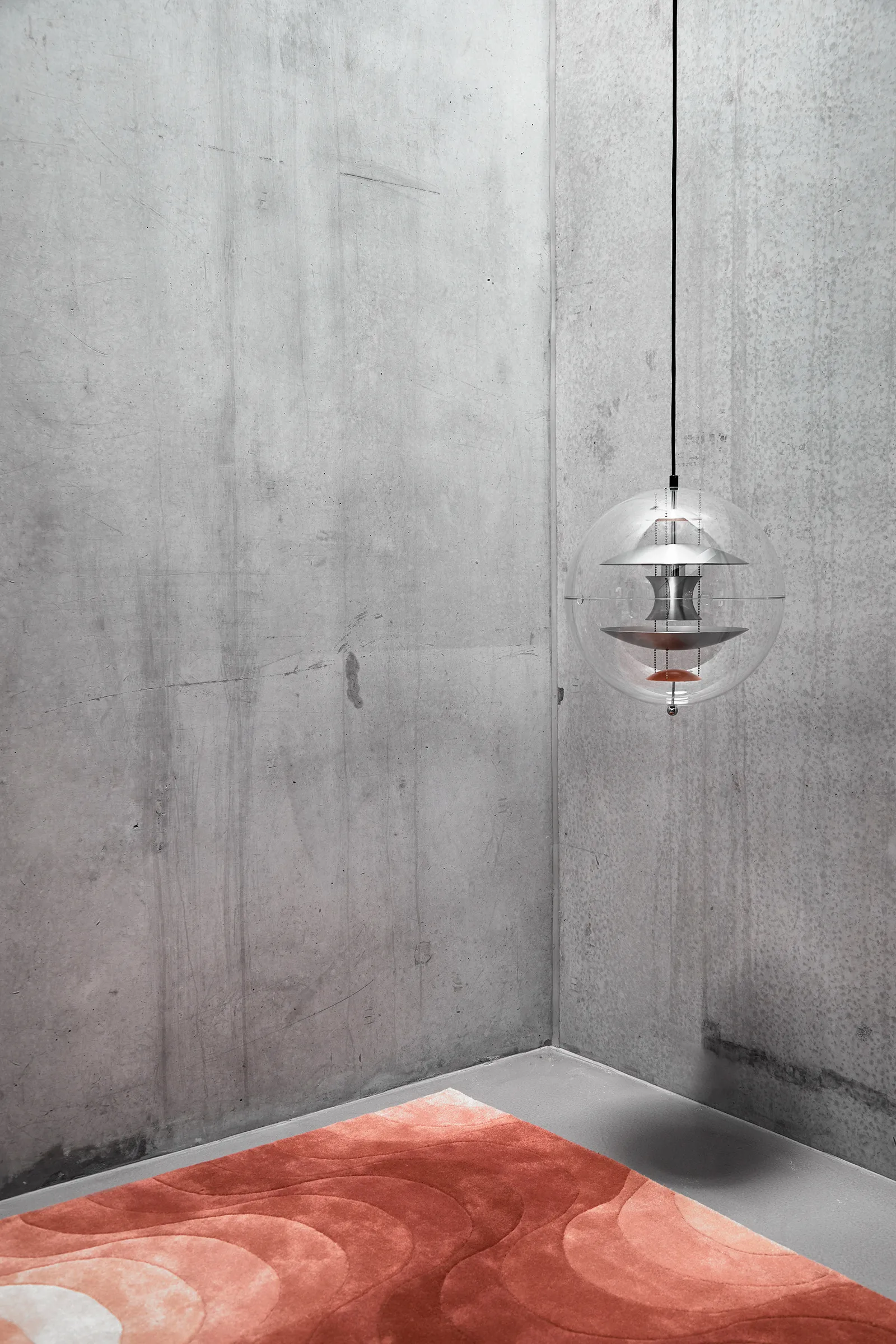 VP Globe Brushed Alu taklampa, Ø40 cm Verpan