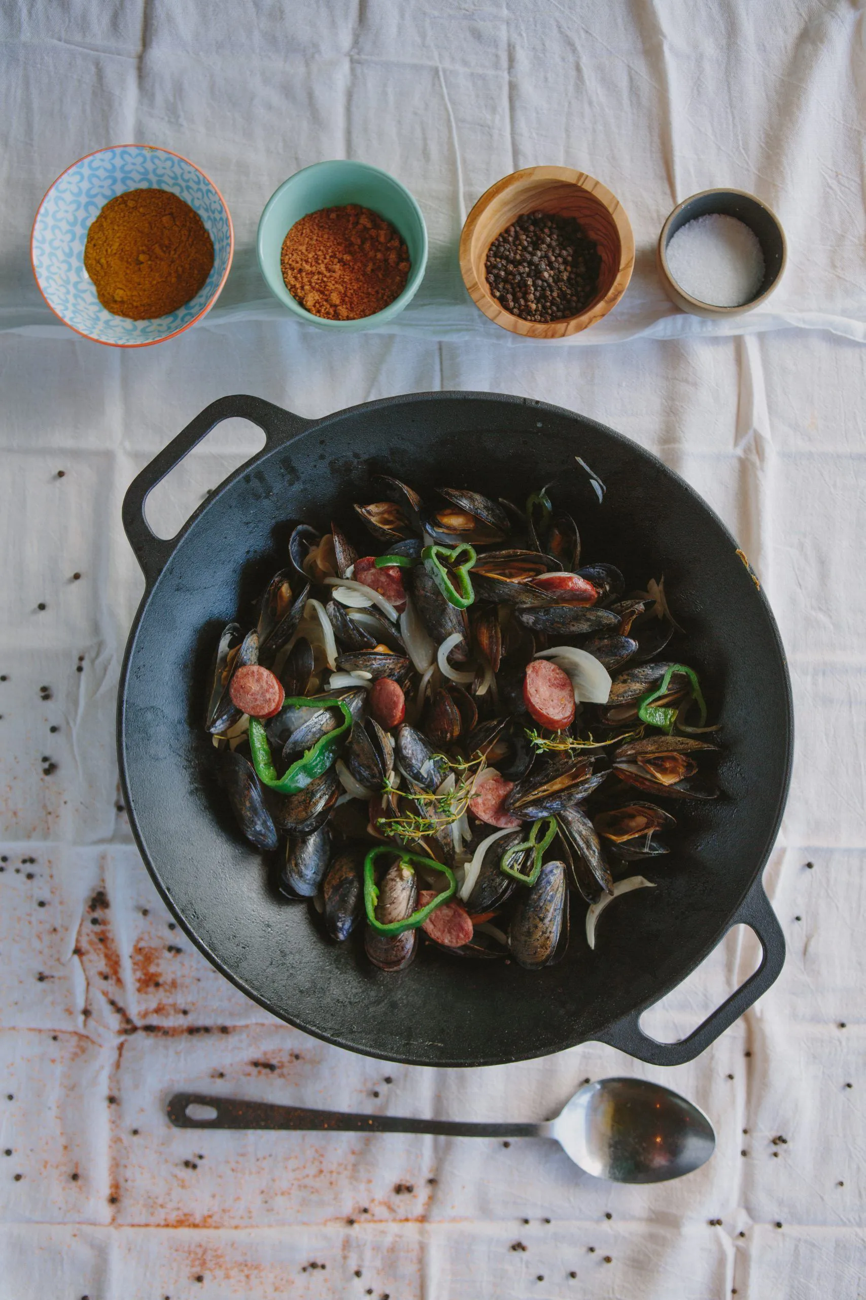 Wokpanna gjutjärn 36 cm, Svart Victoria