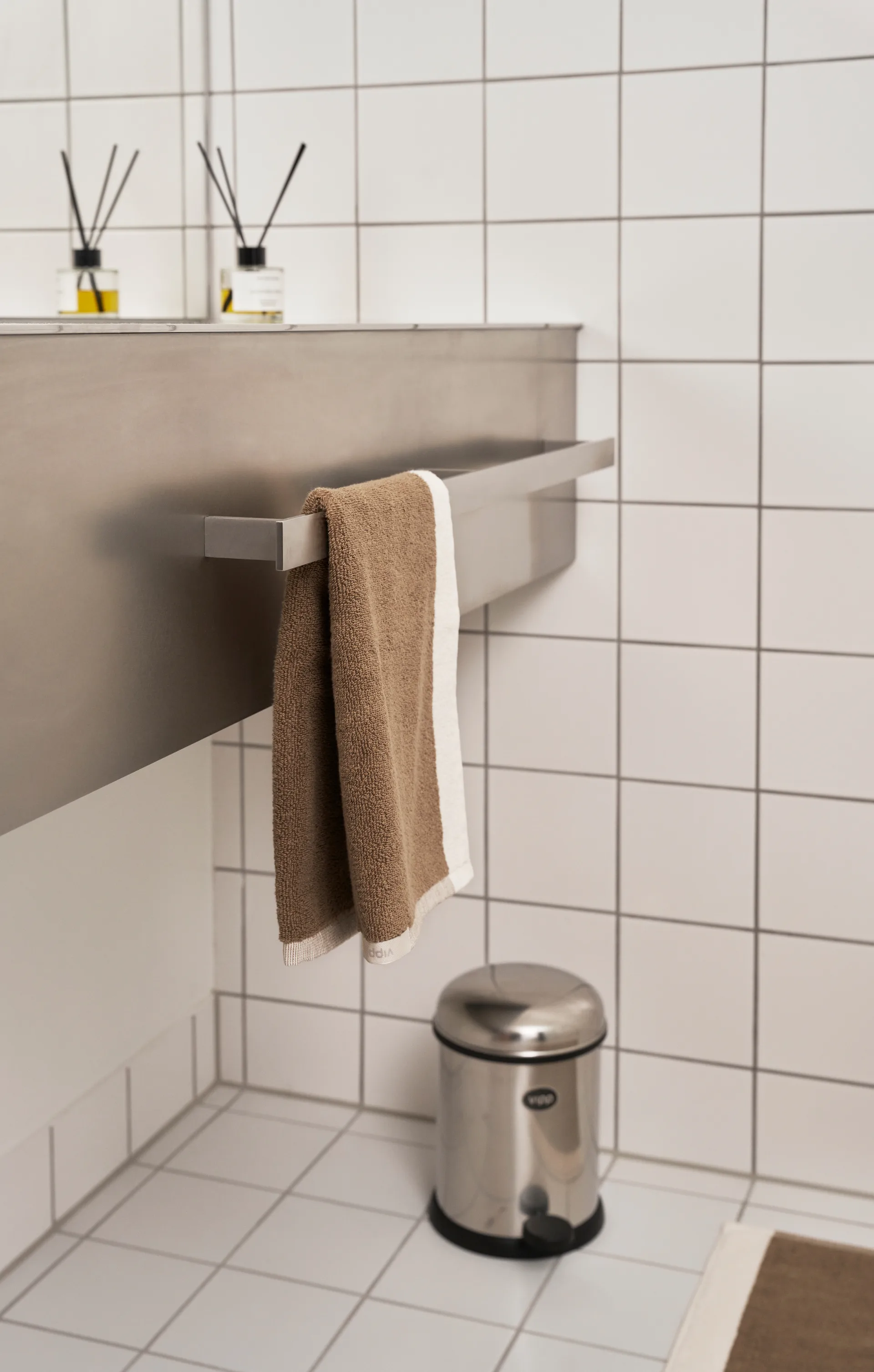 Vipp103 handduk, Taupe, 50x100 cm Vipp