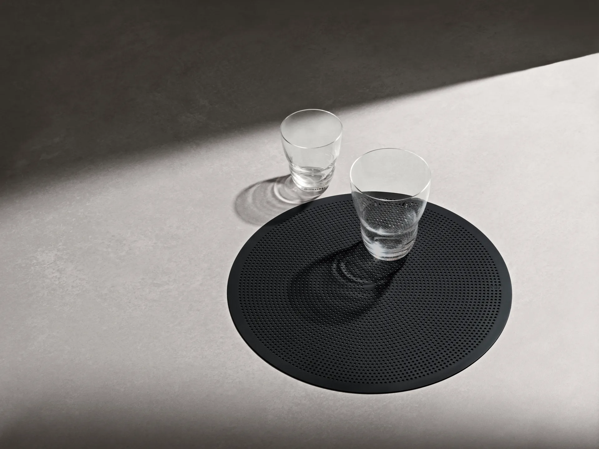 Vipp134 bordstablett rund Ø31,5 cm, Black Vipp