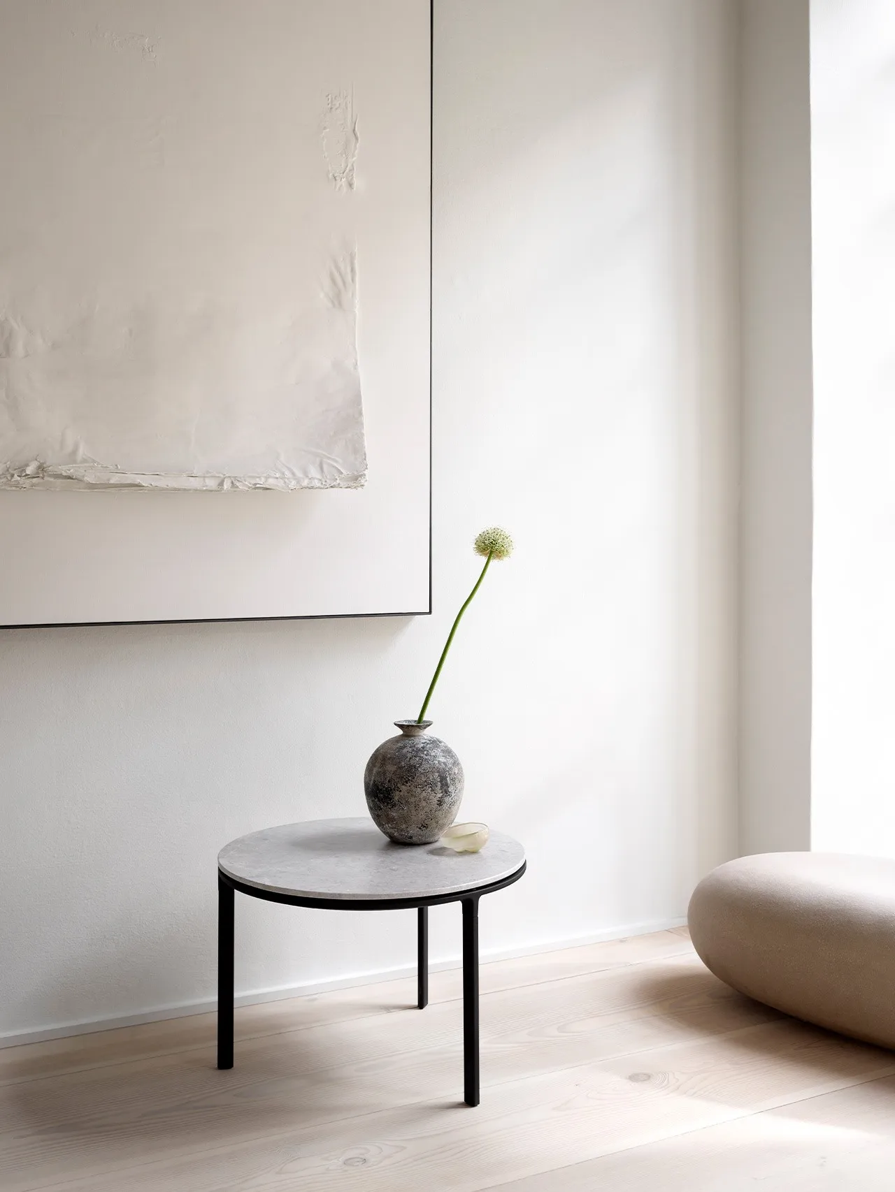 Vipp423 soffbord marmor Ø60x40,5 cm, Sky grey Vipp