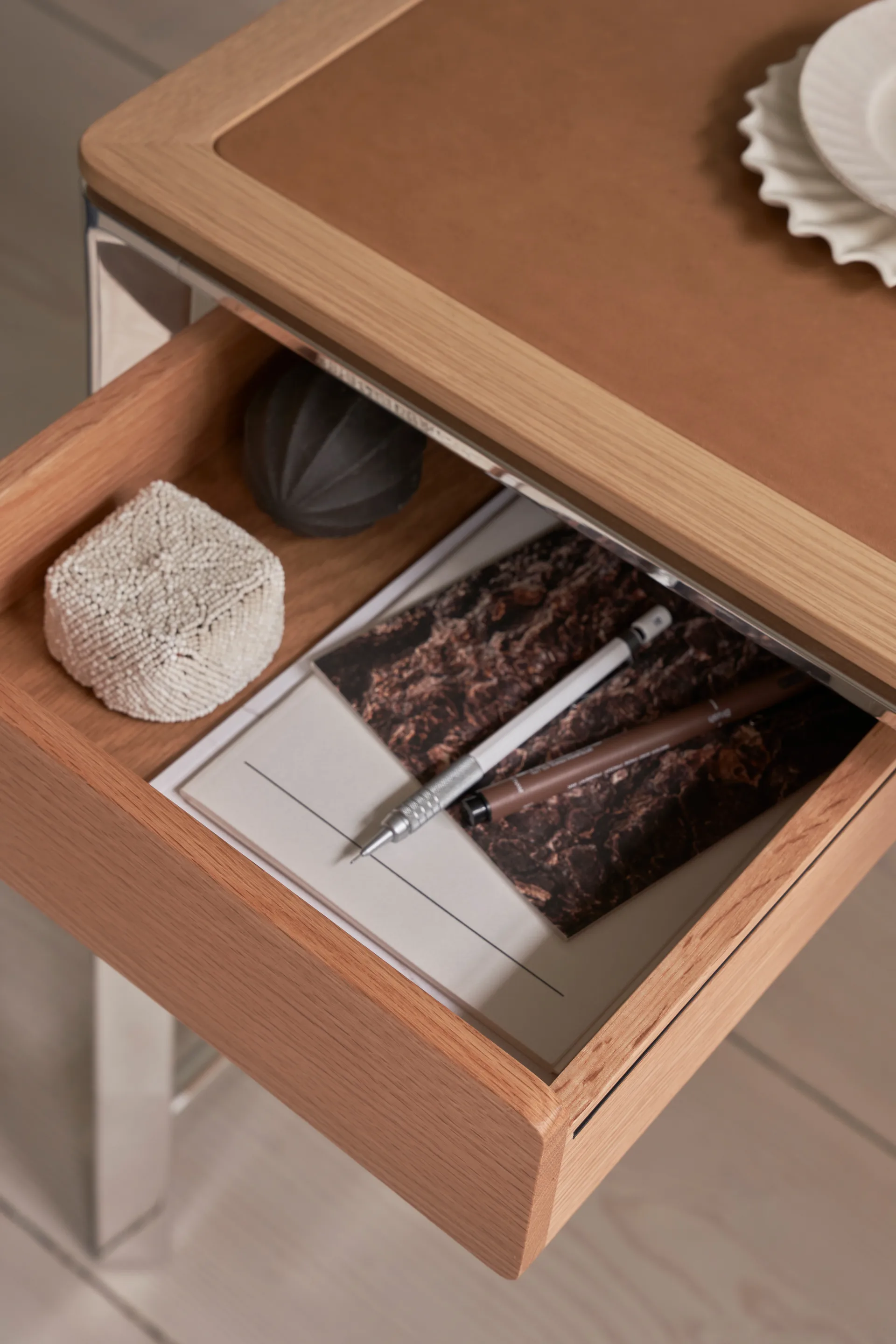 Vipp430 Studio Desk skrivbord 60x125 cm, Light oak-camel Vipp