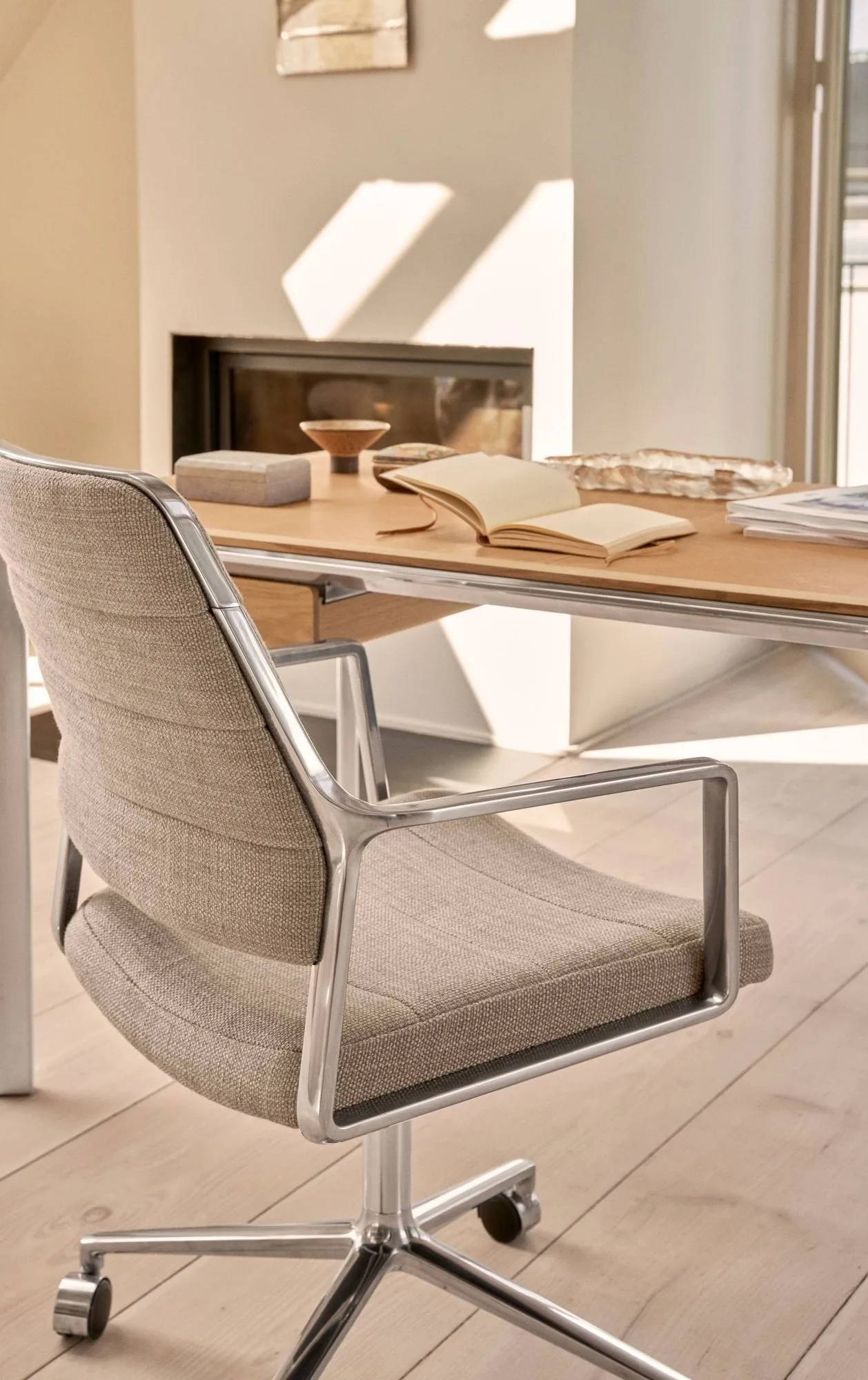 Vipp432 skrivbord, Camel leather-light oak Vipp