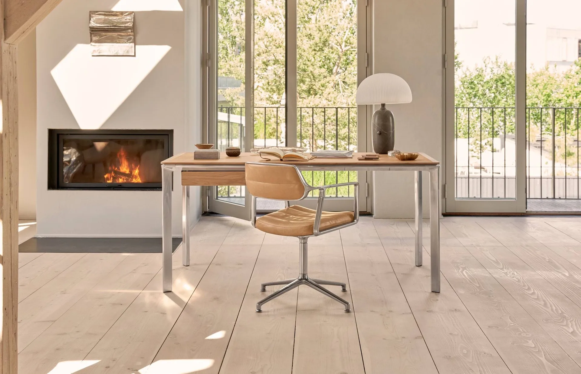 Vipp432 skrivbord, Camel leather-light oak Vipp