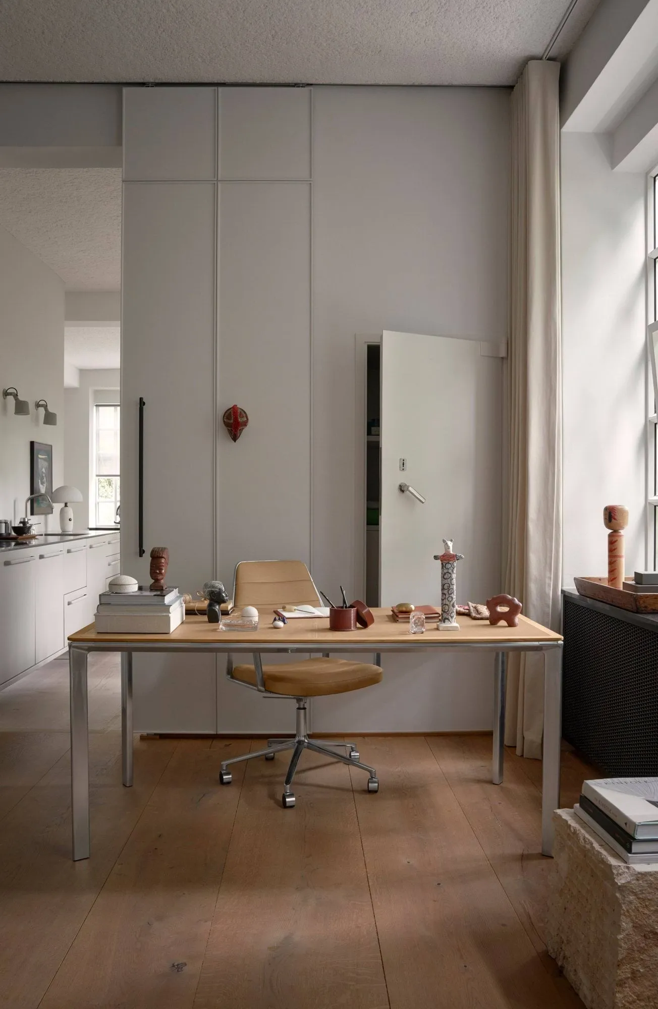 Vipp432 skrivbord, Camel leather-light oak Vipp