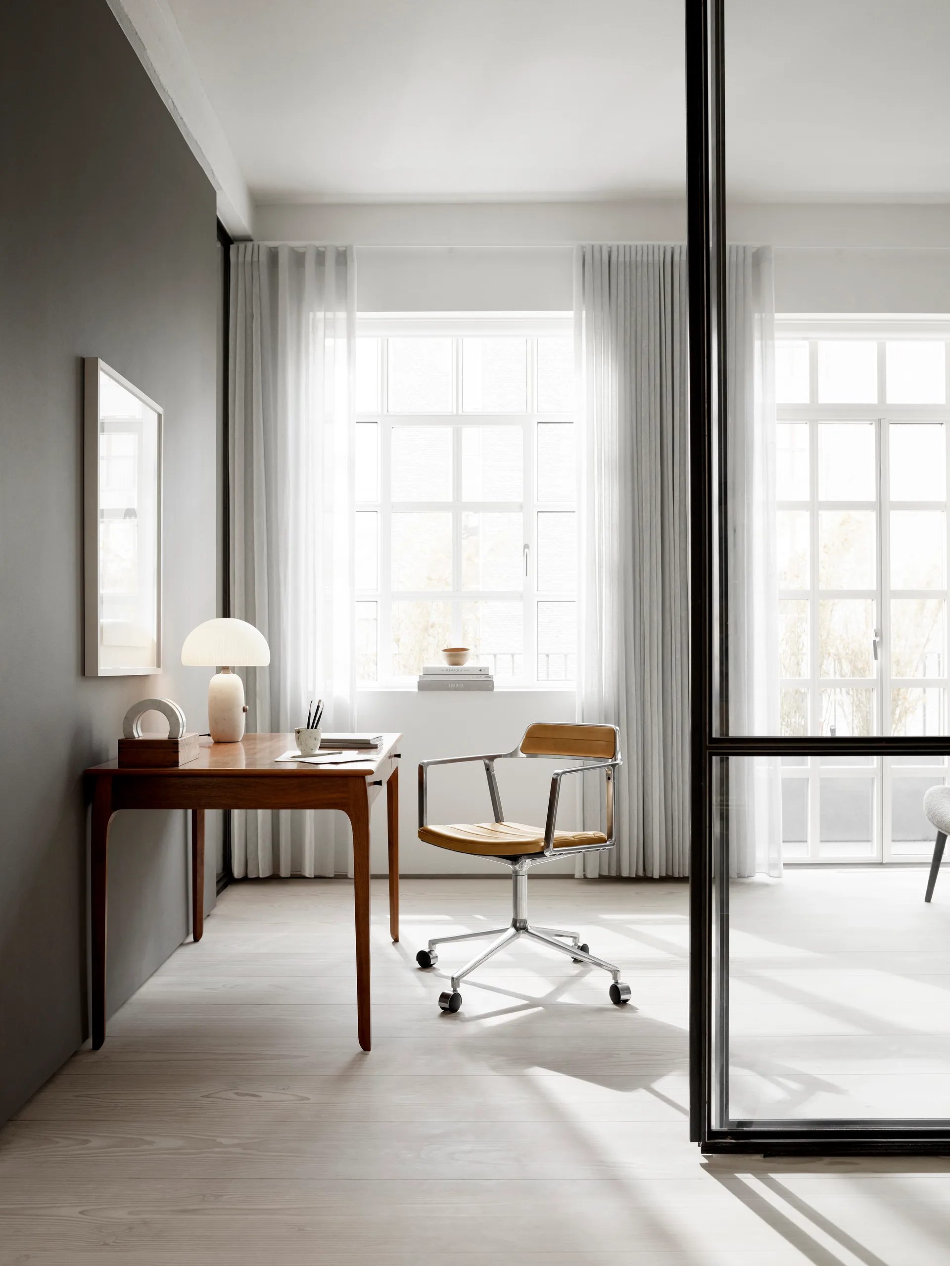 Vipp452 Swivel kontorsstol med hjul, Pol. aluminium-sand leather Vipp