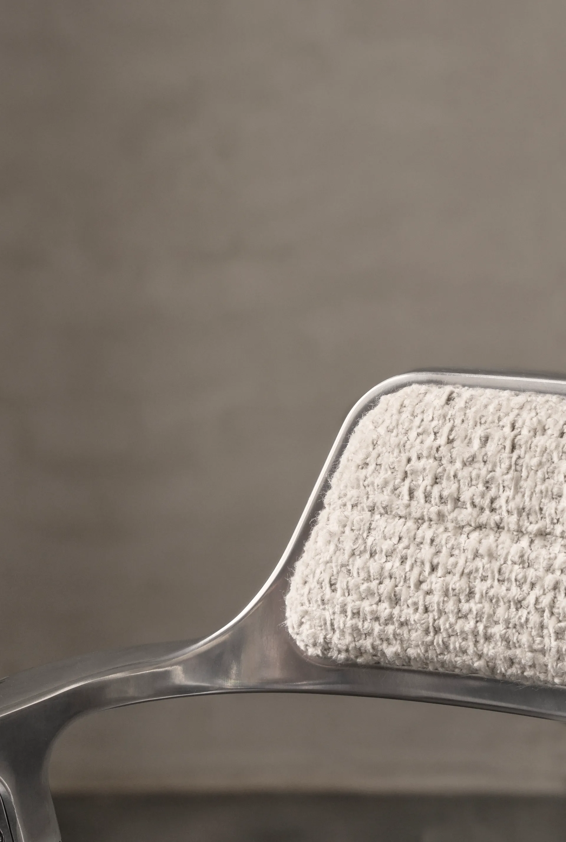 Vipp452 Swivel kontorsstol med hjul, Wavy off white-light grey-pol. aluminium Vipp