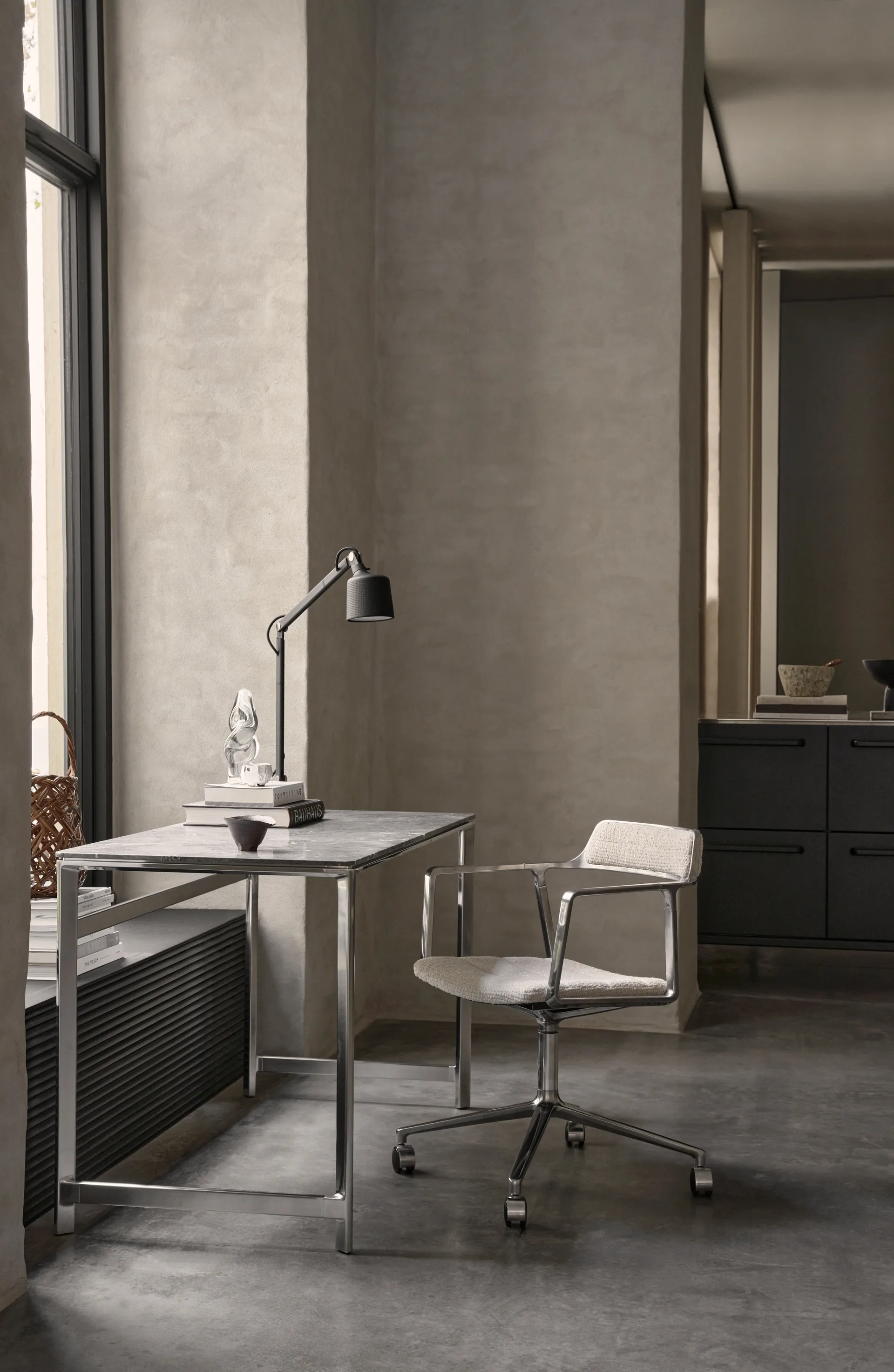 Vipp452 Swivel kontorsstol med hjul, Wavy off white-light grey-pol. aluminium Vipp