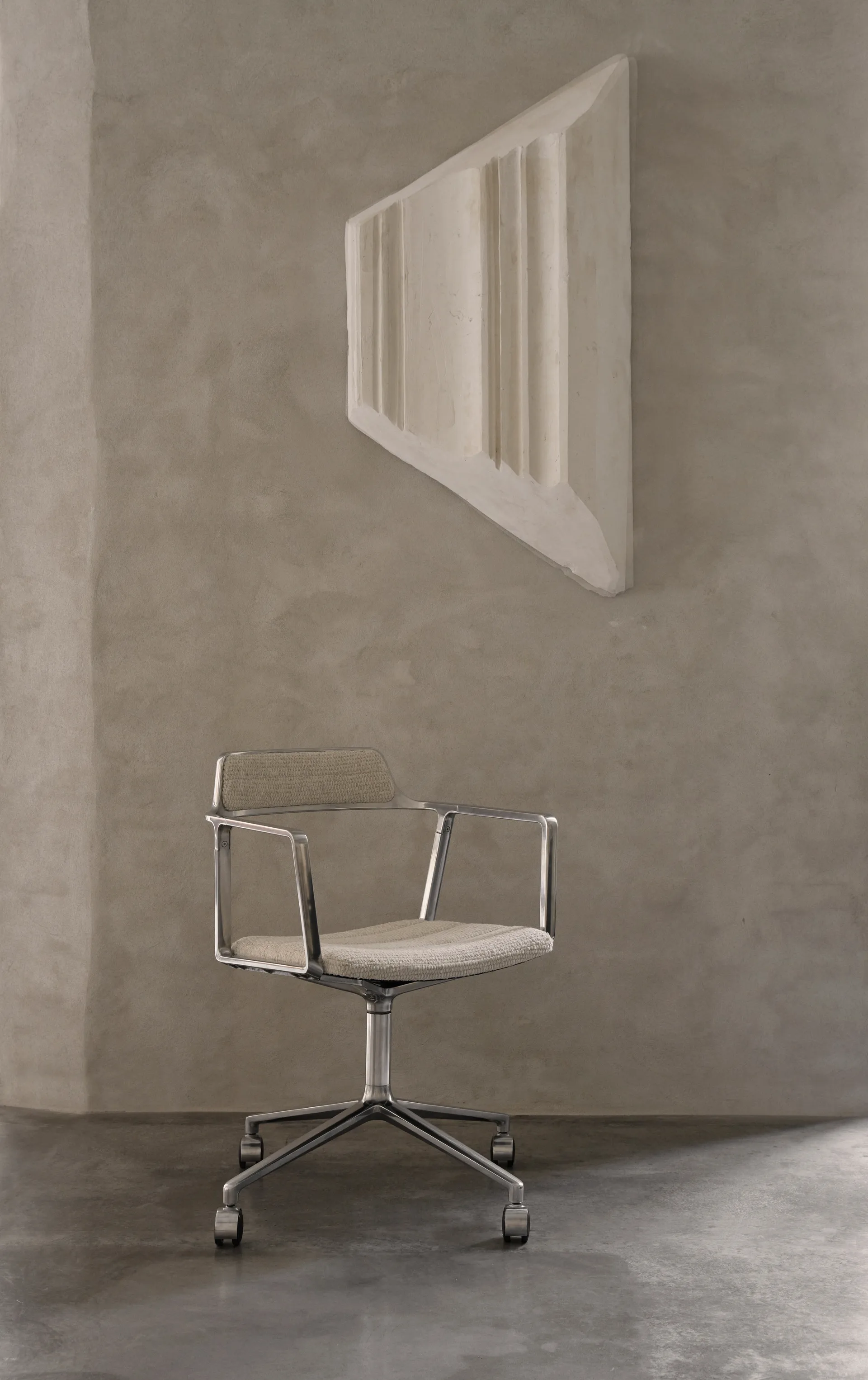 Vipp452 Swivel kontorsstol med hjul, Wavy off white-light grey-pol. aluminium Vipp