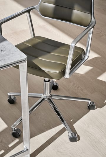 Vipp453+ Swivel kontorsstol med hjul - Pol. aluminium-black leather - Vipp