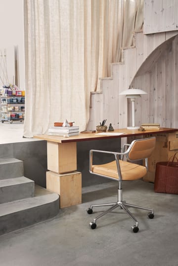 Vipp453+ Swivel kontorsstol med hjul - Pol. aluminium-camel leather - Vipp