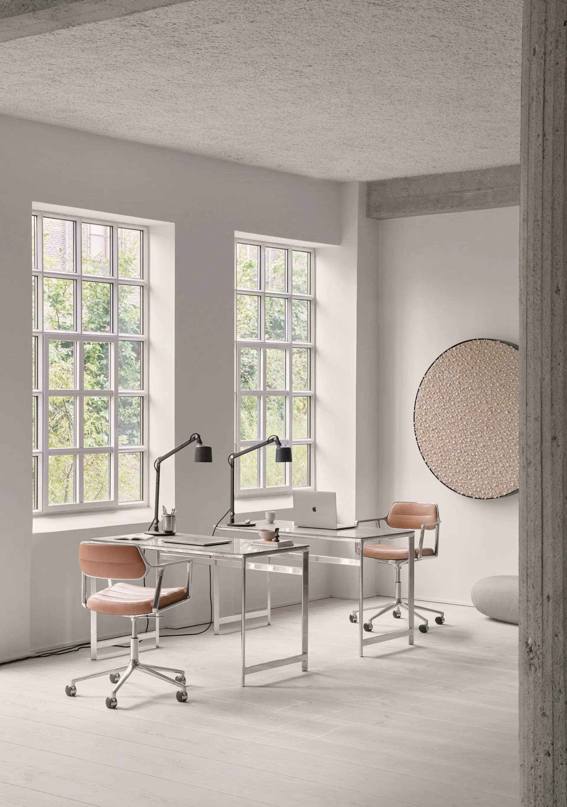 Vipp453+ Swivel kontorsstol med hjul, Pol. aluminium-camel leather Vipp