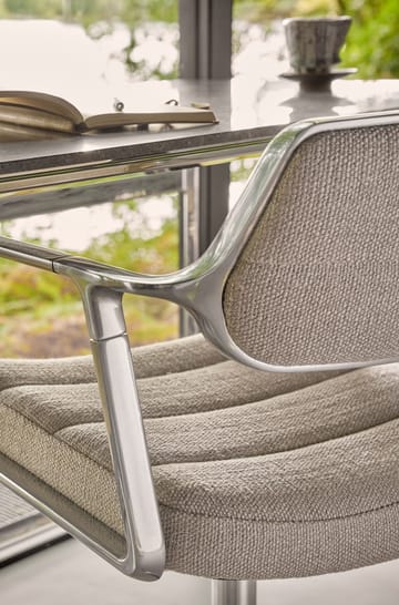 Vipp453+ Swivel kontorsstol med hjul - Pol. aluminium-dark sand - Vipp