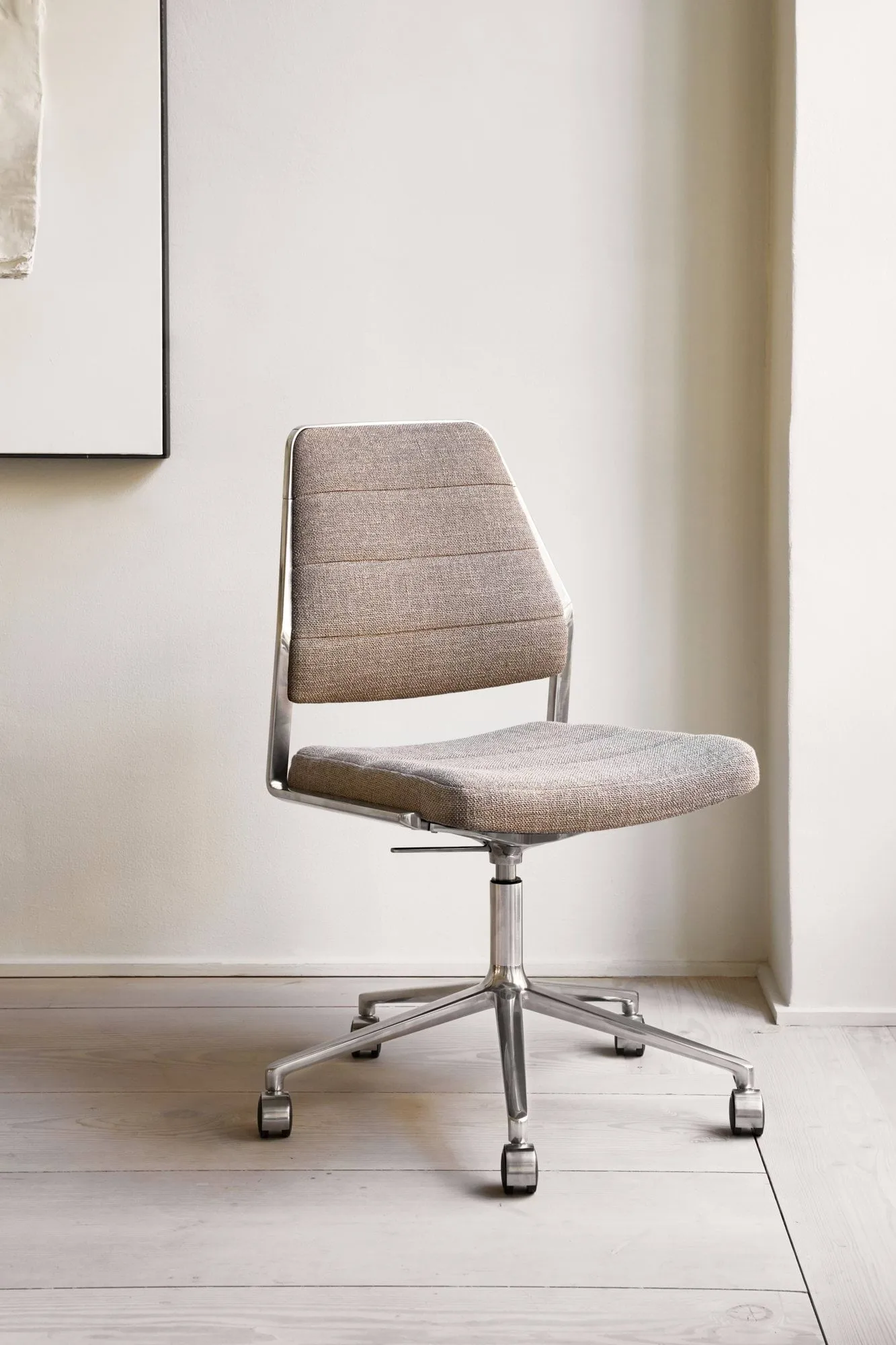 Vipp454+ Swivel chair kontorsstol med hjul, Tenzo-polished aluminium Vipp Vipp454+ Swivel chair kontorsstol med hjul, Tenzo-polished aluminium Vipp