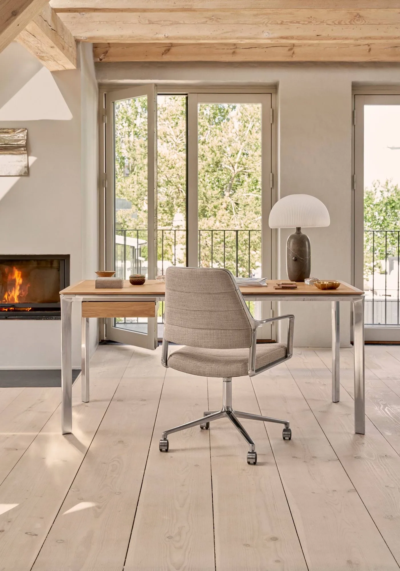 Vipp455 Swivel chair kontorsstol med hjul, Black leather-polished aluminium Vipp Vipp455 Swivel chair kontorsstol med hjul, Black leather-polished aluminium Vipp