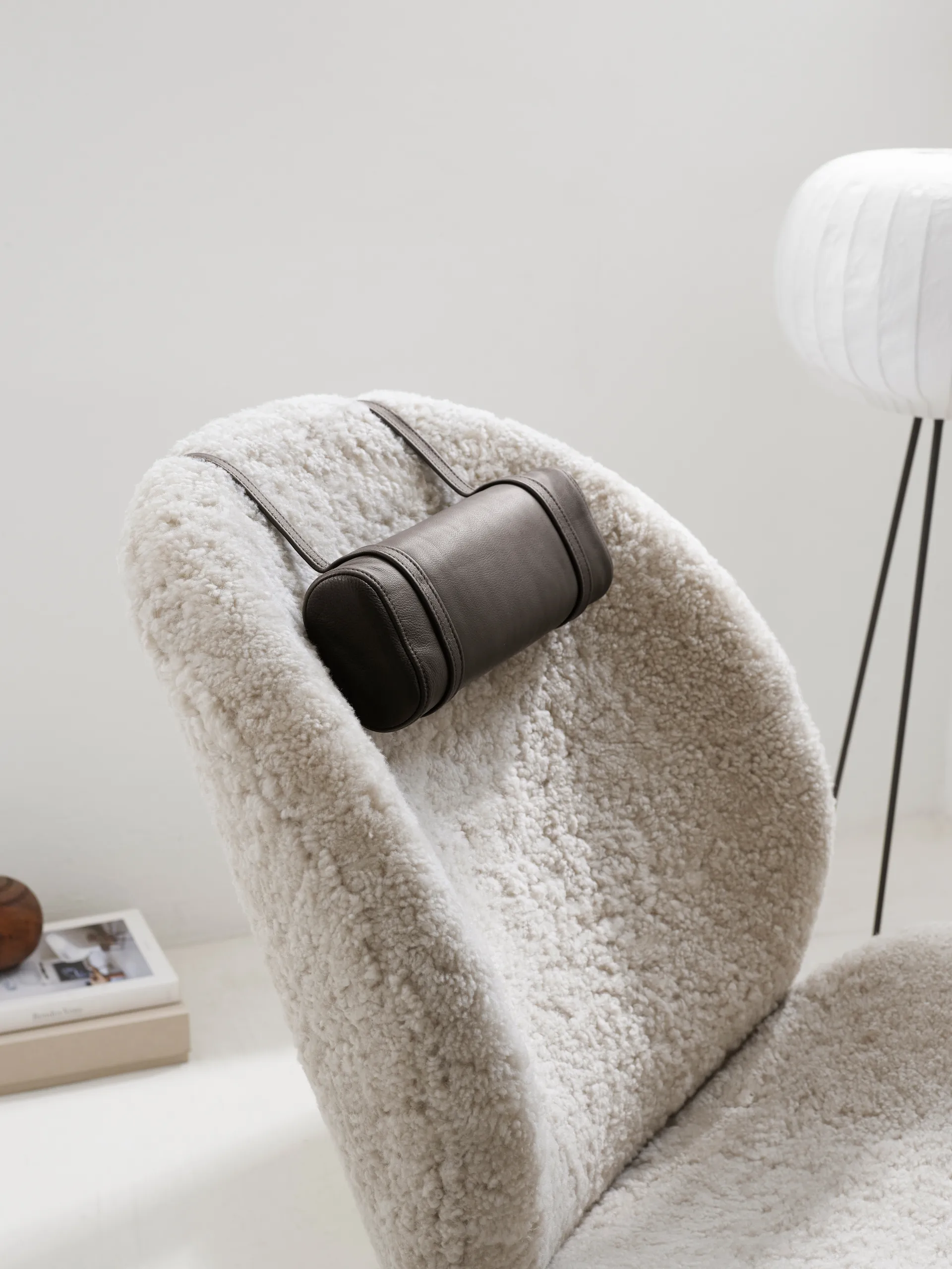 Vipp466 Lodge loungefåtölj, Dark oak-Curly 09 Vipp