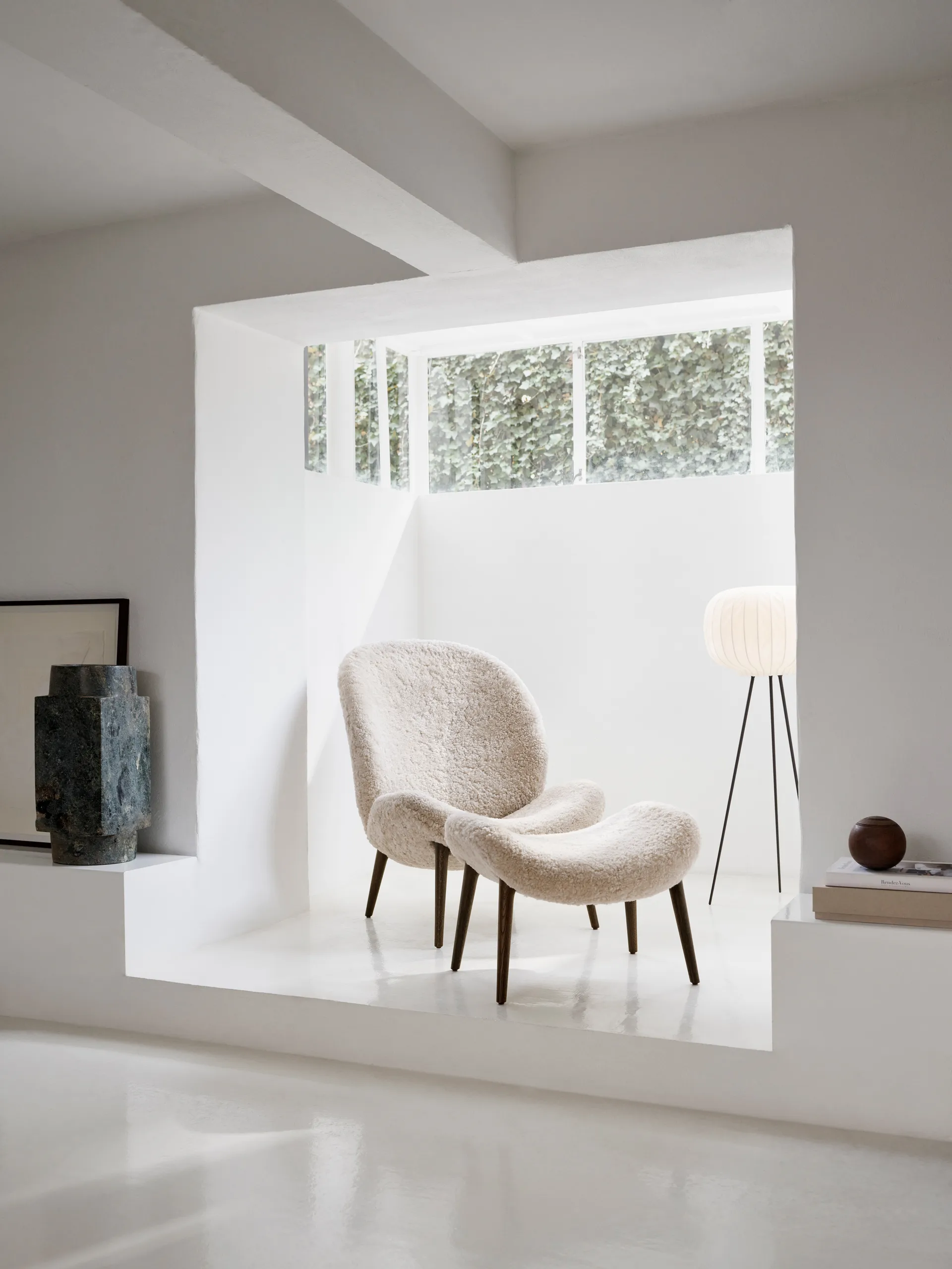 Vipp466 Lodge loungefåtölj, Dark oak-Curly 09 Vipp