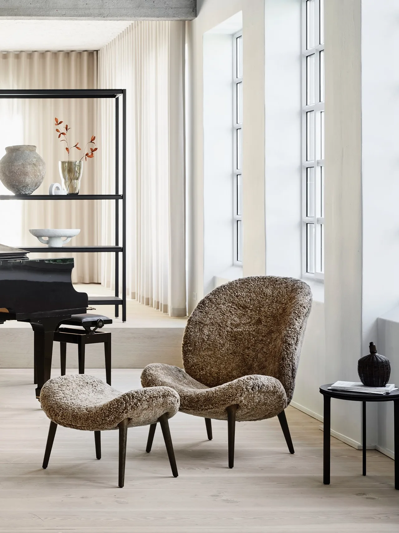 Vipp467 Lodge fotpall, Dark oak-Curly 07 Vipp