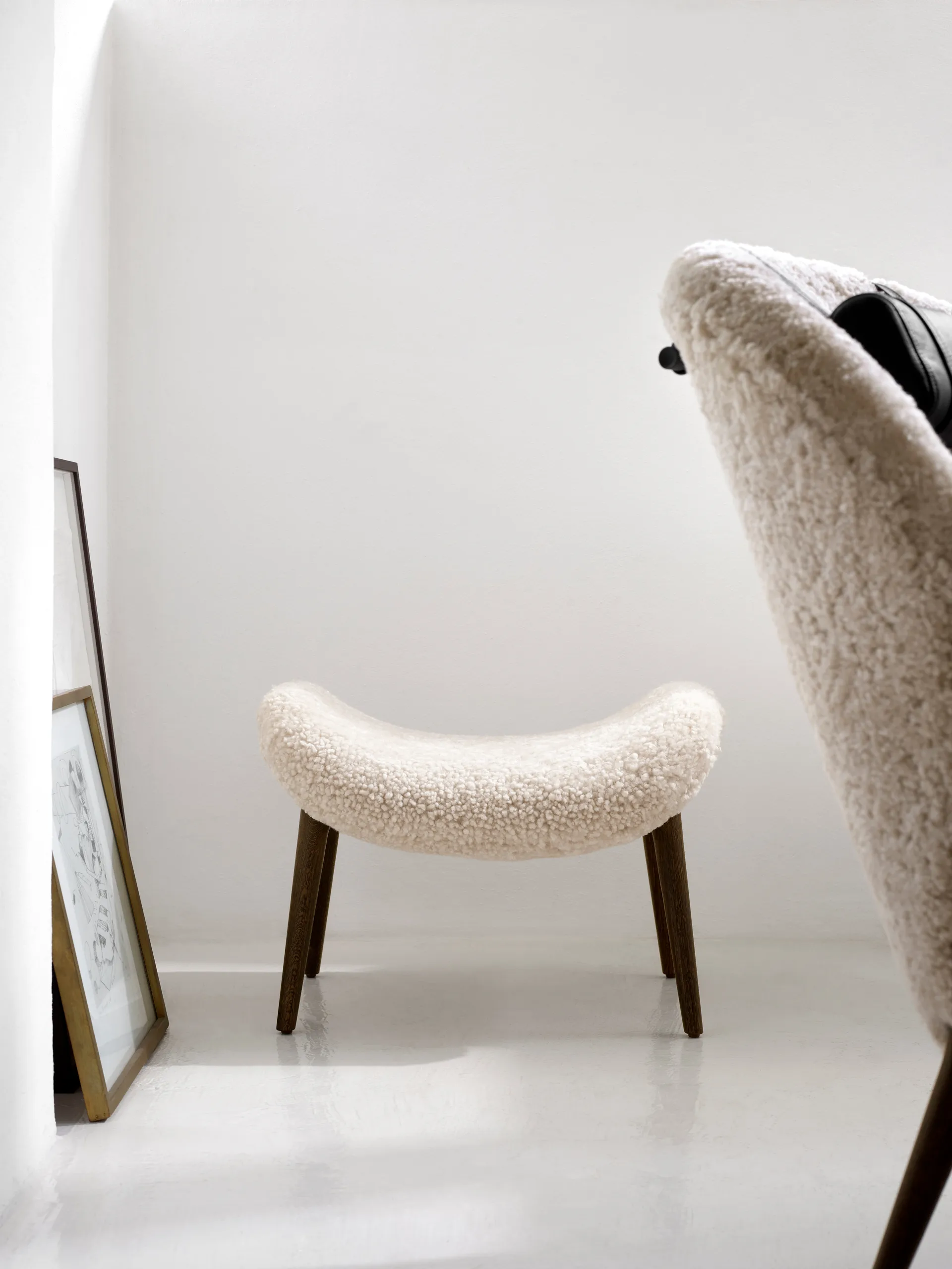 Vipp467 Lodge fotpall, Dark oak-Curly 09 Vipp