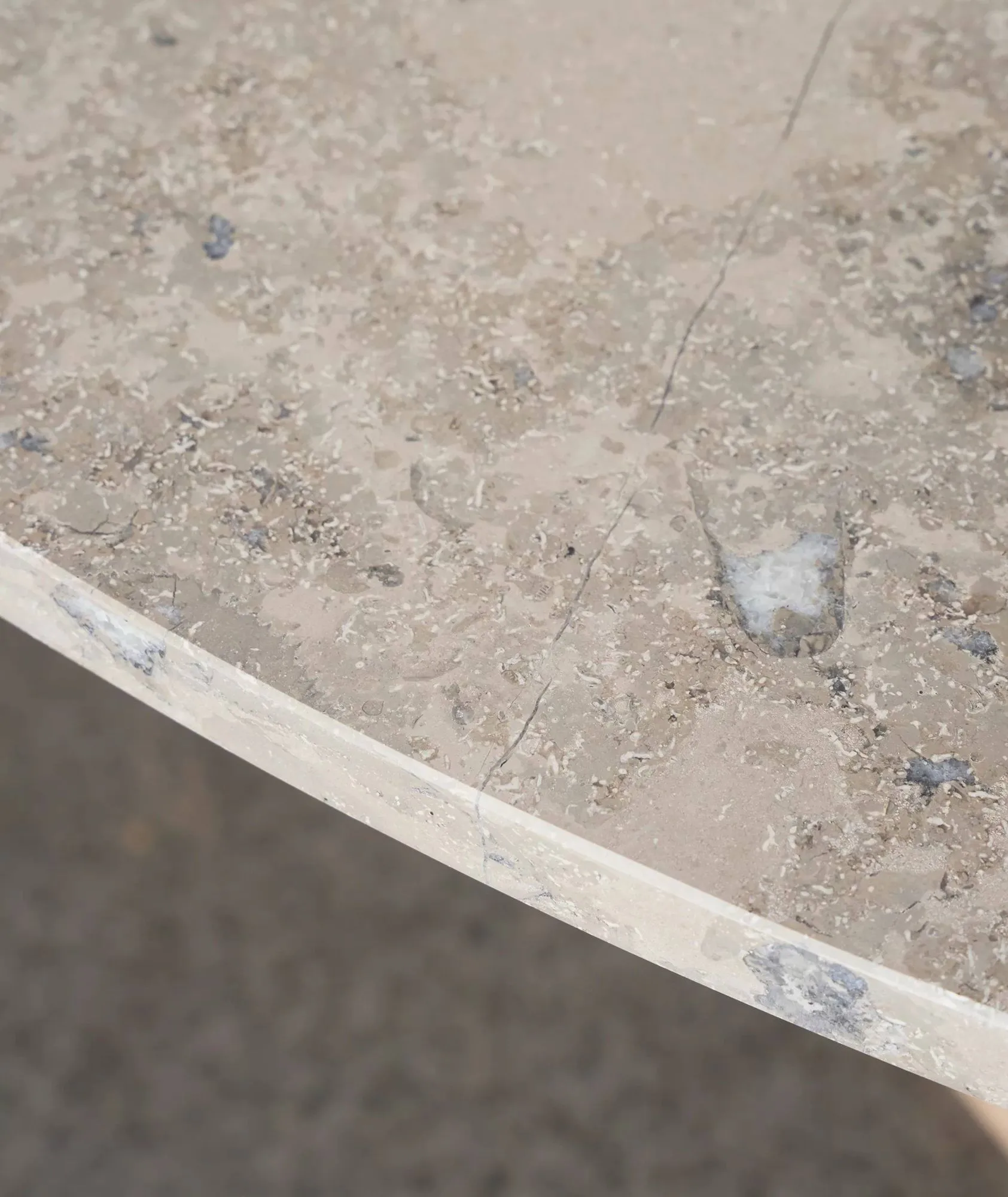 Vipp494 Cabin matbord Ø130 cm, Light Jura marble-light oak Vipp