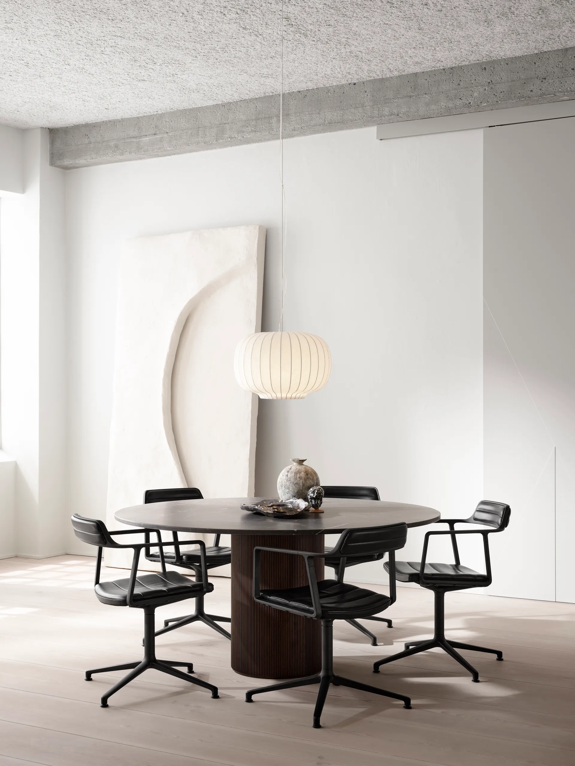 Vipp495 Cabin matbord Ø150 cm, Grey marble-dark oak Vipp