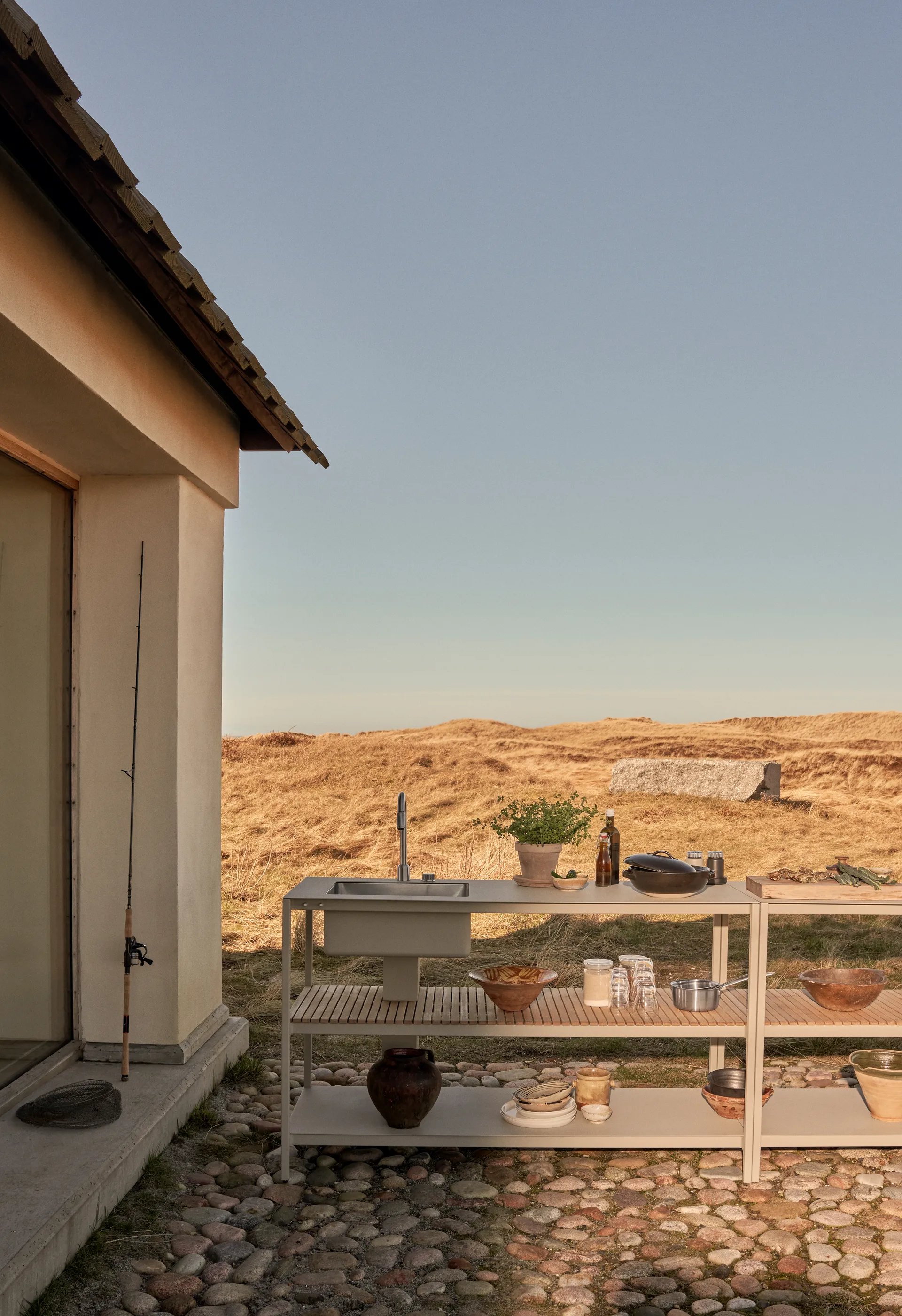 Vipp742 Open-Air köksmodul med diskho, Warm grey, 154x59x93 cm Vipp