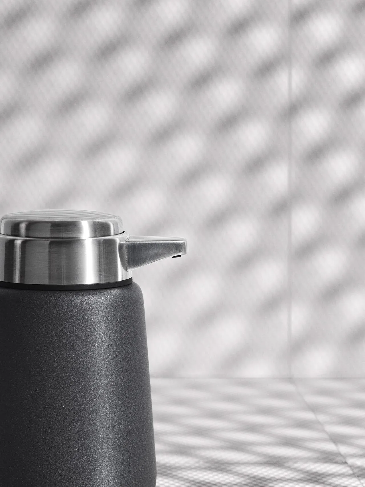 Vipp9 tvålpump vägg 400 ml, Black Vipp