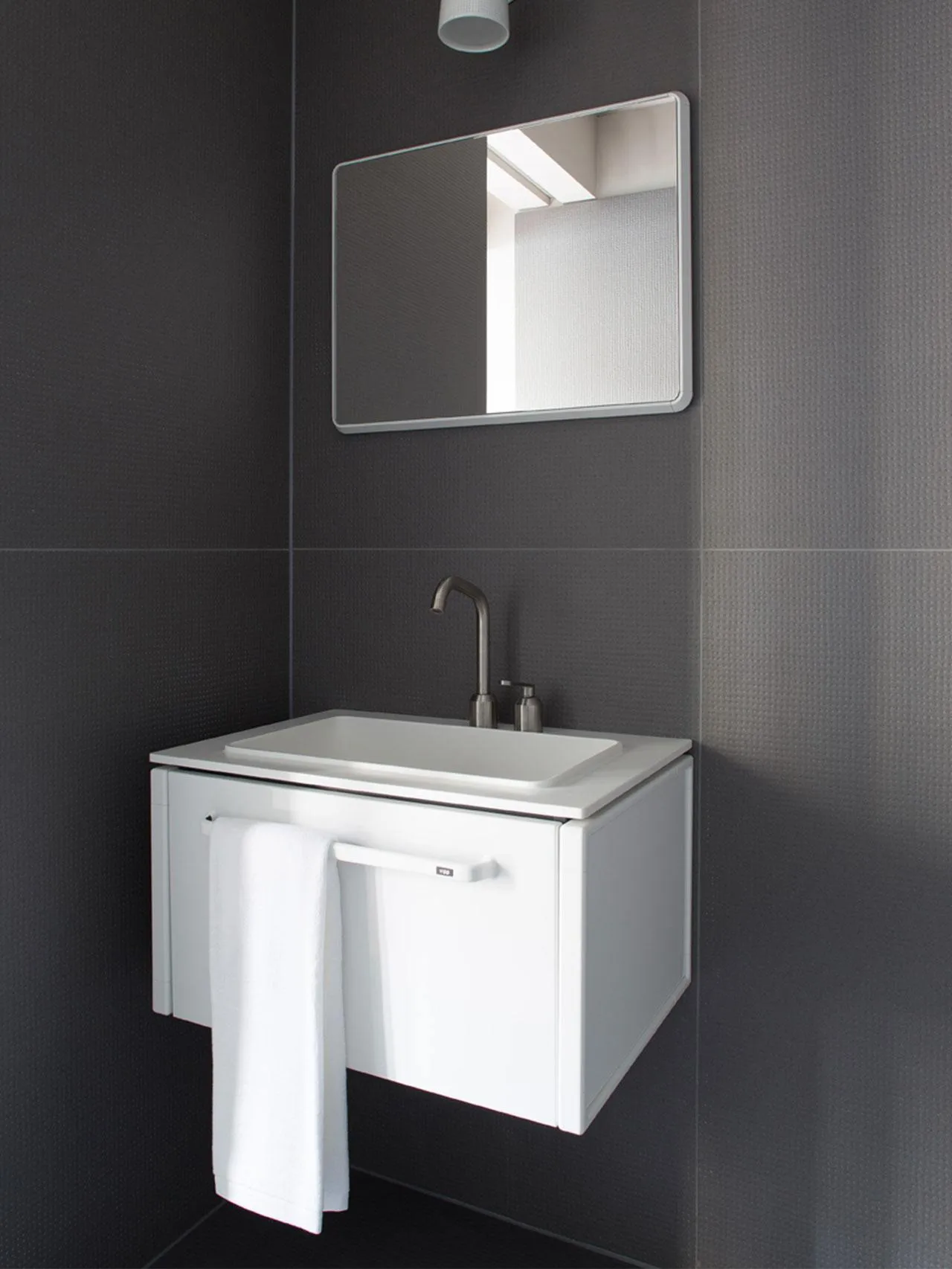 Vipp911 väggspegel small 50x66,5 cm, White Vipp