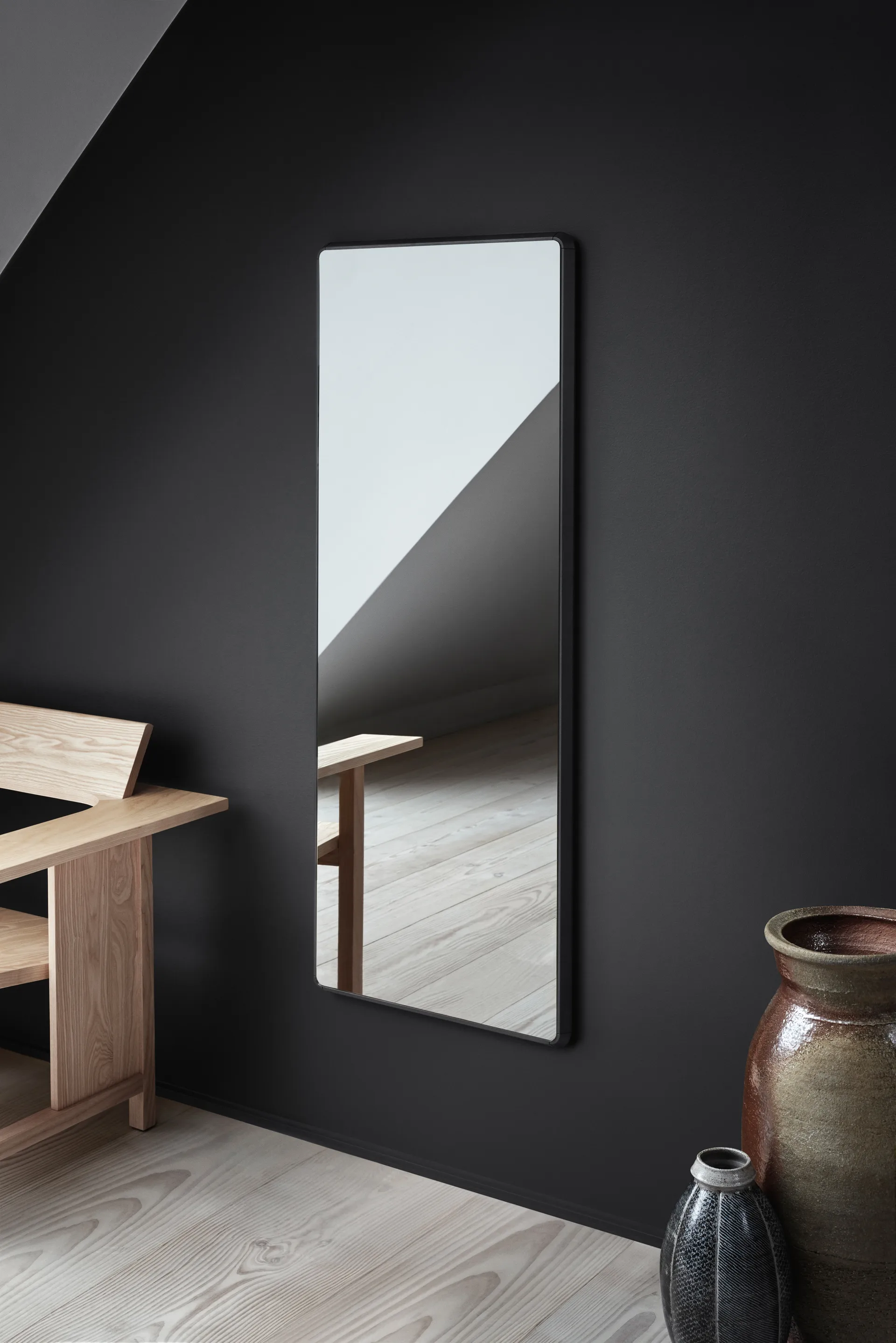 Vipp912 väggspegel medium 50x126 cm, Black Vipp