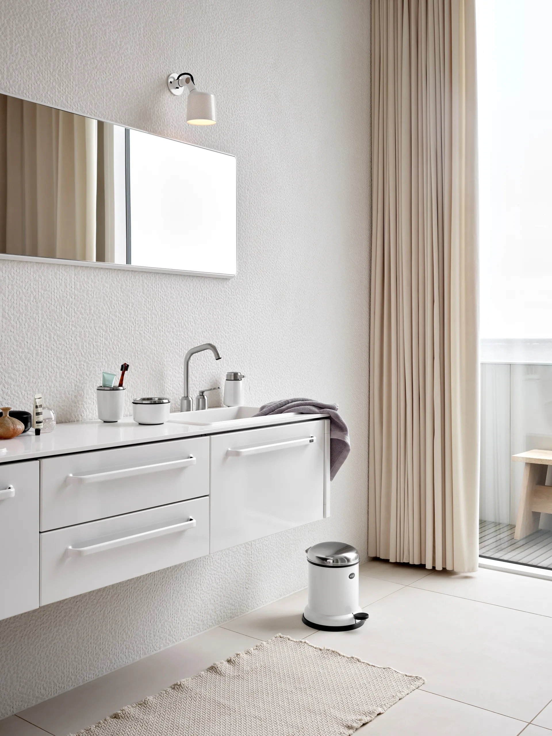 Vipp913 väggspegel large 50x186,4 cm, White Vipp