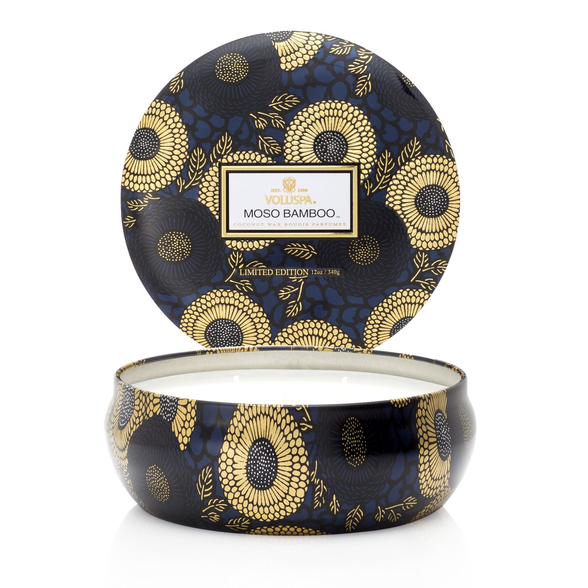 Voluspa 3-wick in a tin ljus 40 timmar Moso Bamboo | Skandinavisk Design | Doftljus & Doftpinnar | Guldfärgad