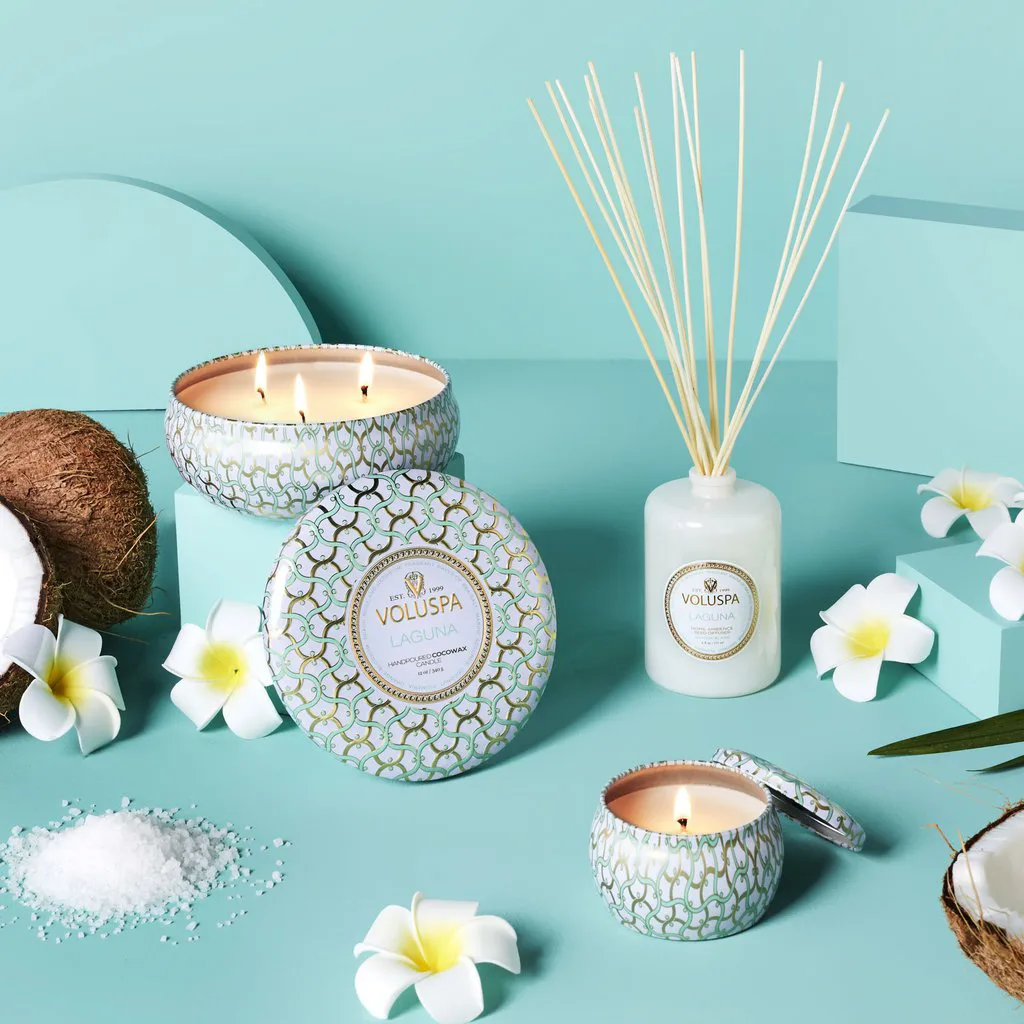 Maison Blanc 3-wick Tin doftljus 40 timmar, Laguna Voluspa