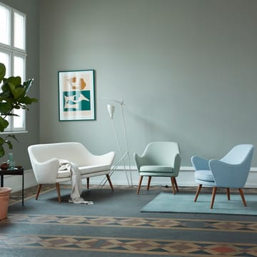 Dwell loungestol - läder vegetal 90 nature, ben i rökt ek - Warm Nordic