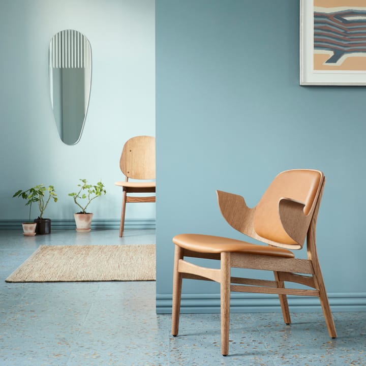 Gesture loungestol, läder vegetal 90 natur, vitoljat ekstativ, sits i latte Warm Nordic