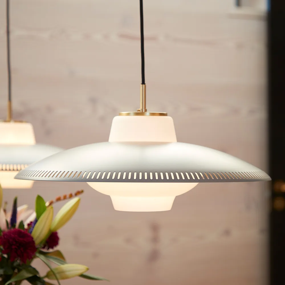 Opal Shade pendel, black noir, sandblästrad opal Warm Nordic