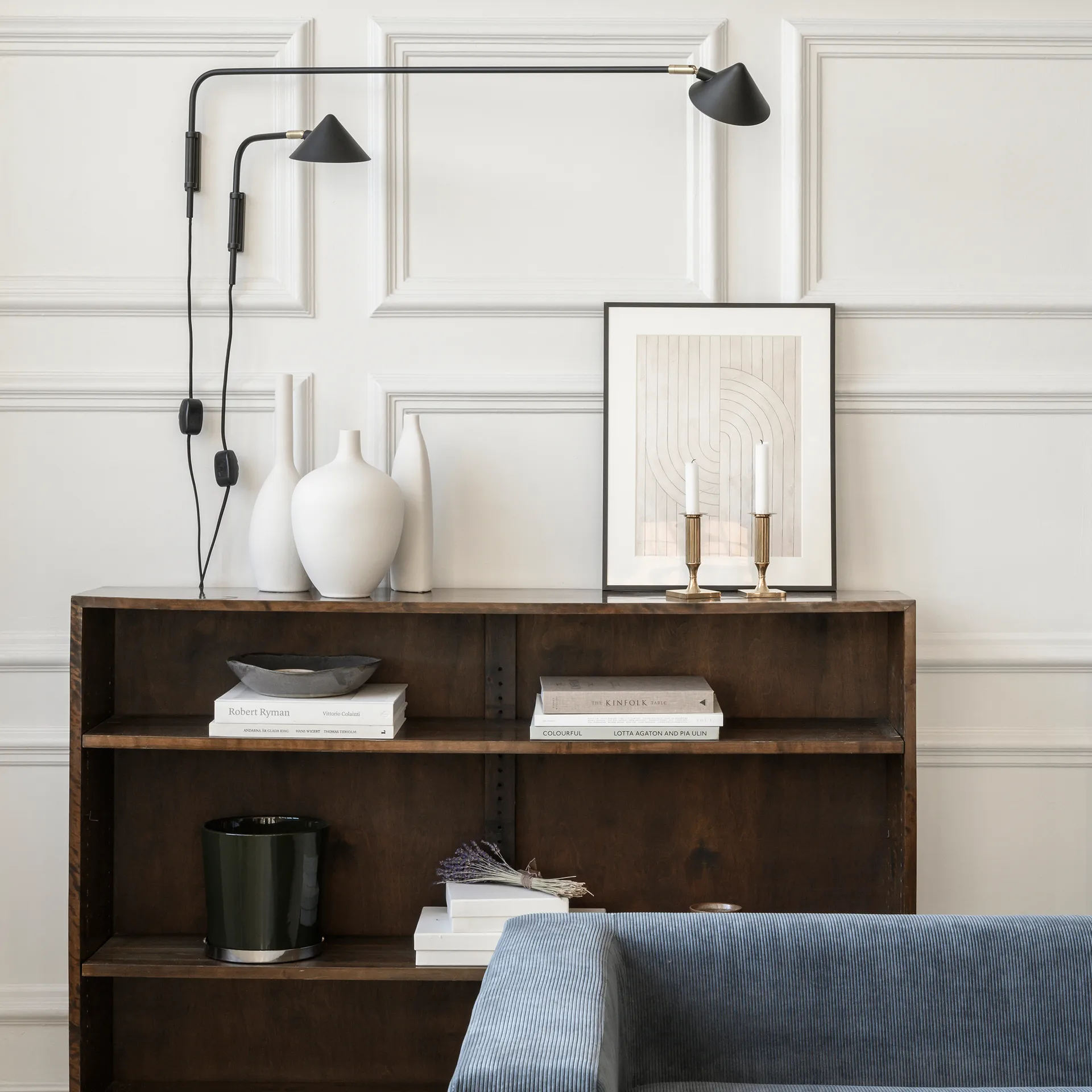 Kelly vägglampa lång arm, Svart-guld Watt & Veke