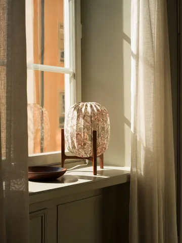 Prisma bordslampa - Dark ash-Honeysuckle beige, Ø27x42 cm - Watt & Veke