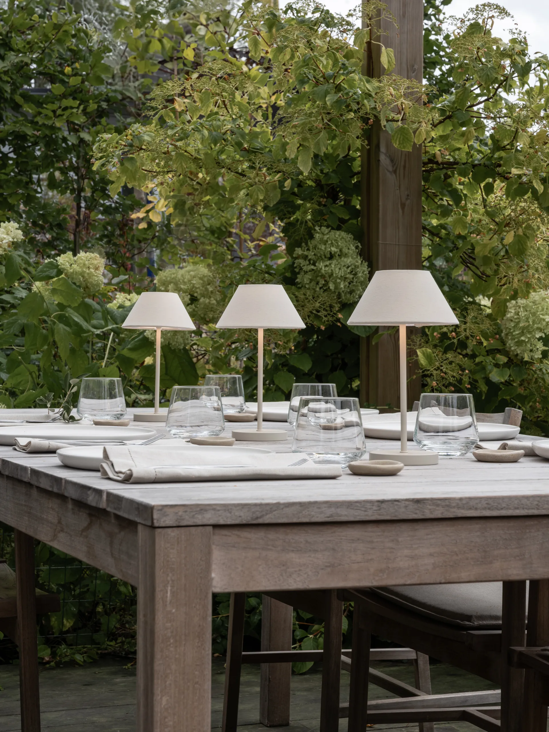 Teya bordslampa portabel, Offwhite, Ø15x26 cm Watt & Veke