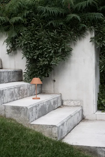 Teya bordslampa portable - Terracotta, Ø15x26 cm - Watt & Veke