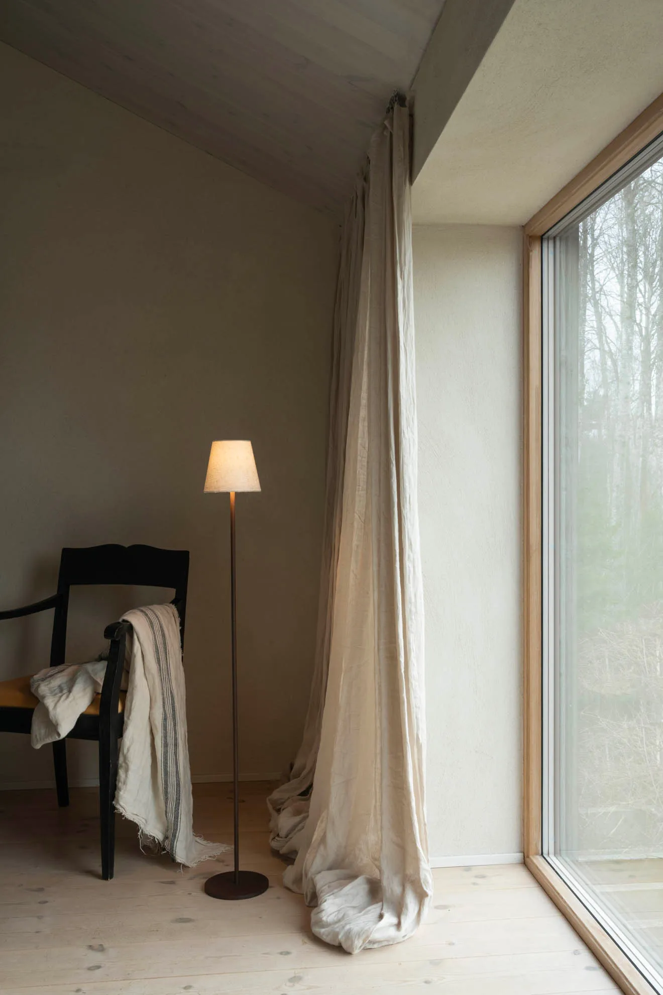 Tyra floor portable golvlampa Ø14 cm, Coffee Watt & Veke