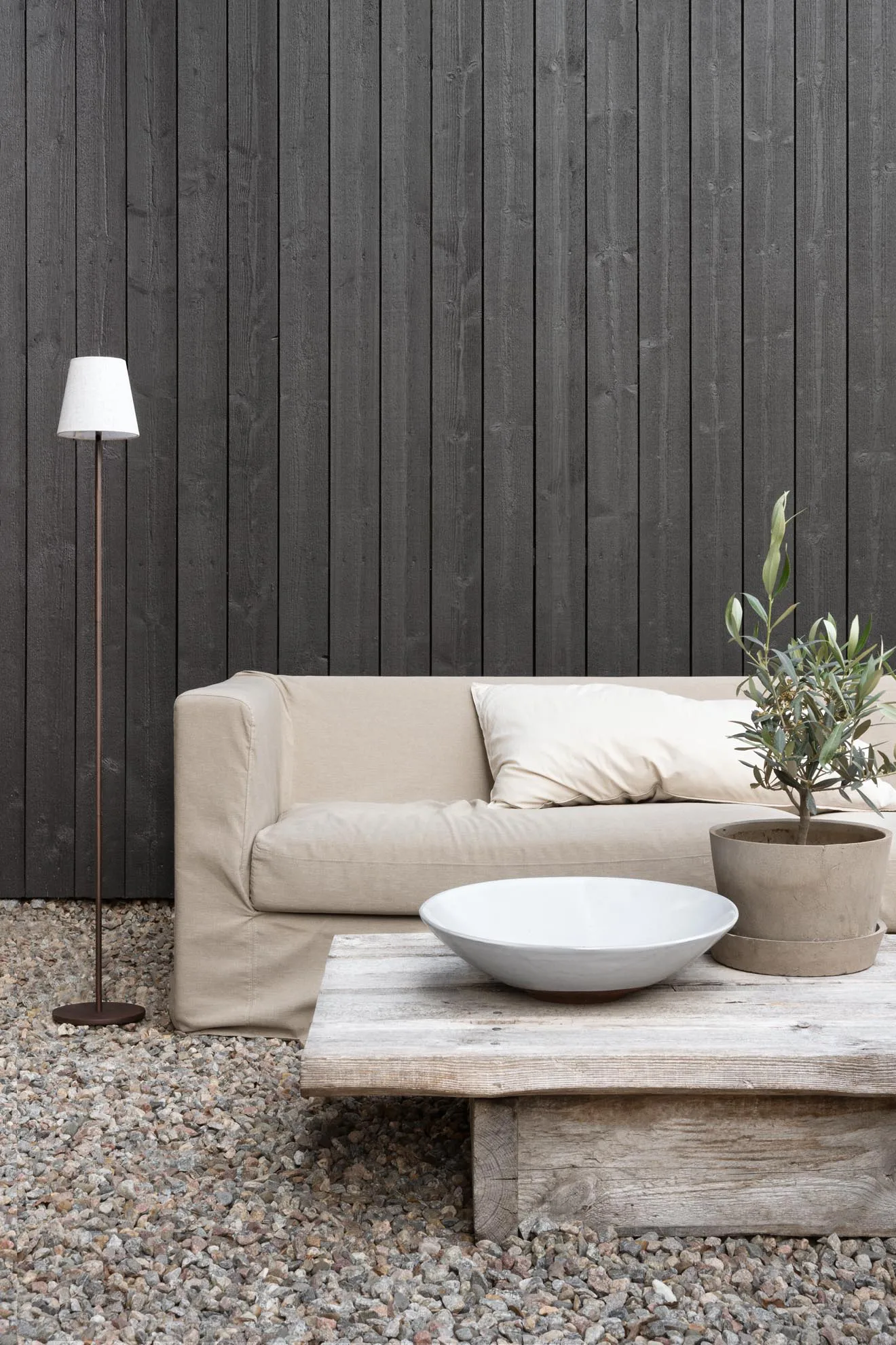 Tyra floor portable golvlampa Ø14 cm, Coffee Watt & Veke