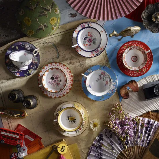 Wonderlust tekopp med fat, crimson jewel Wedgwood