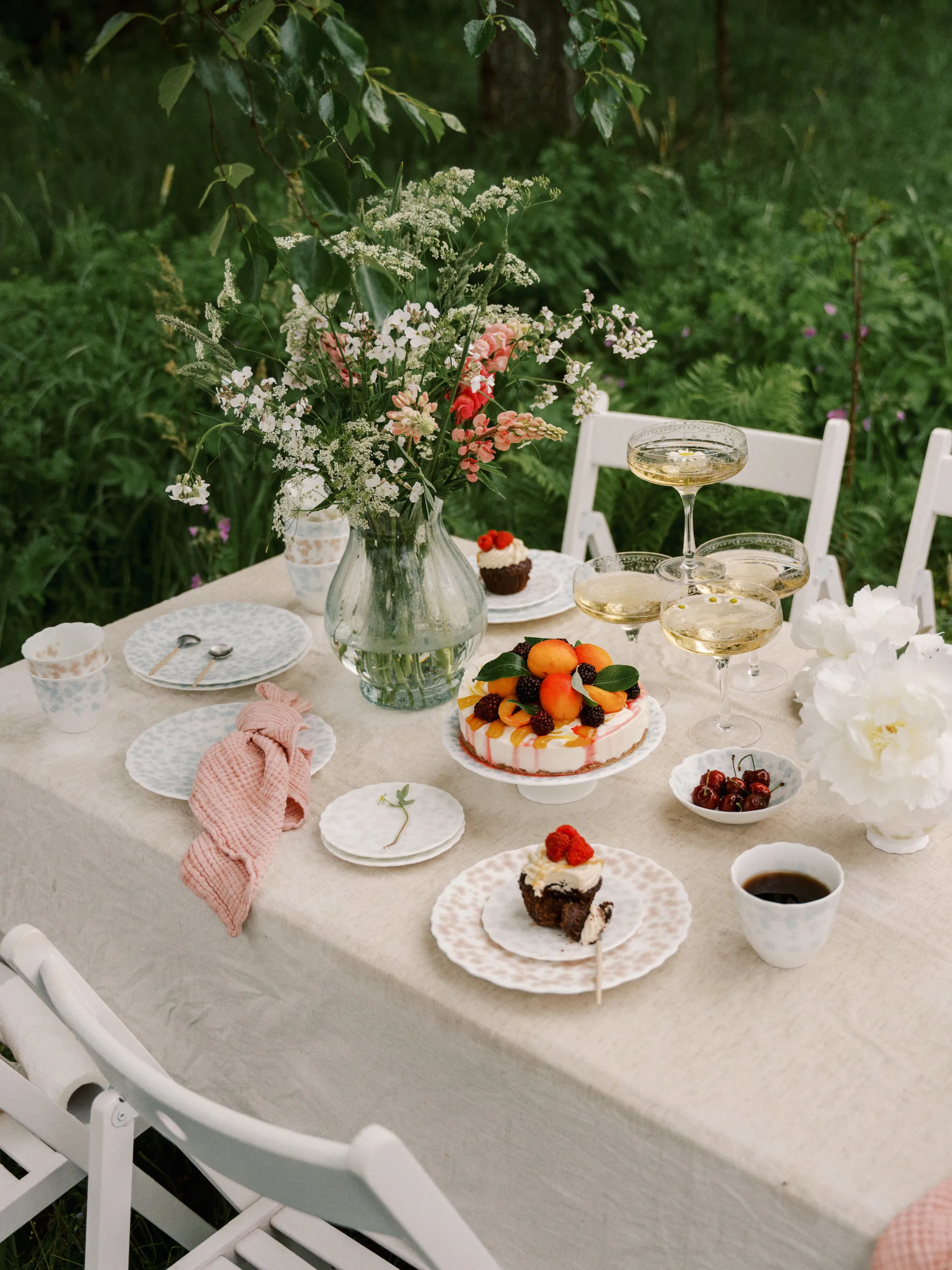 Slåpeblom tallrik Ø21 cm, Blå Wik & Walsøe