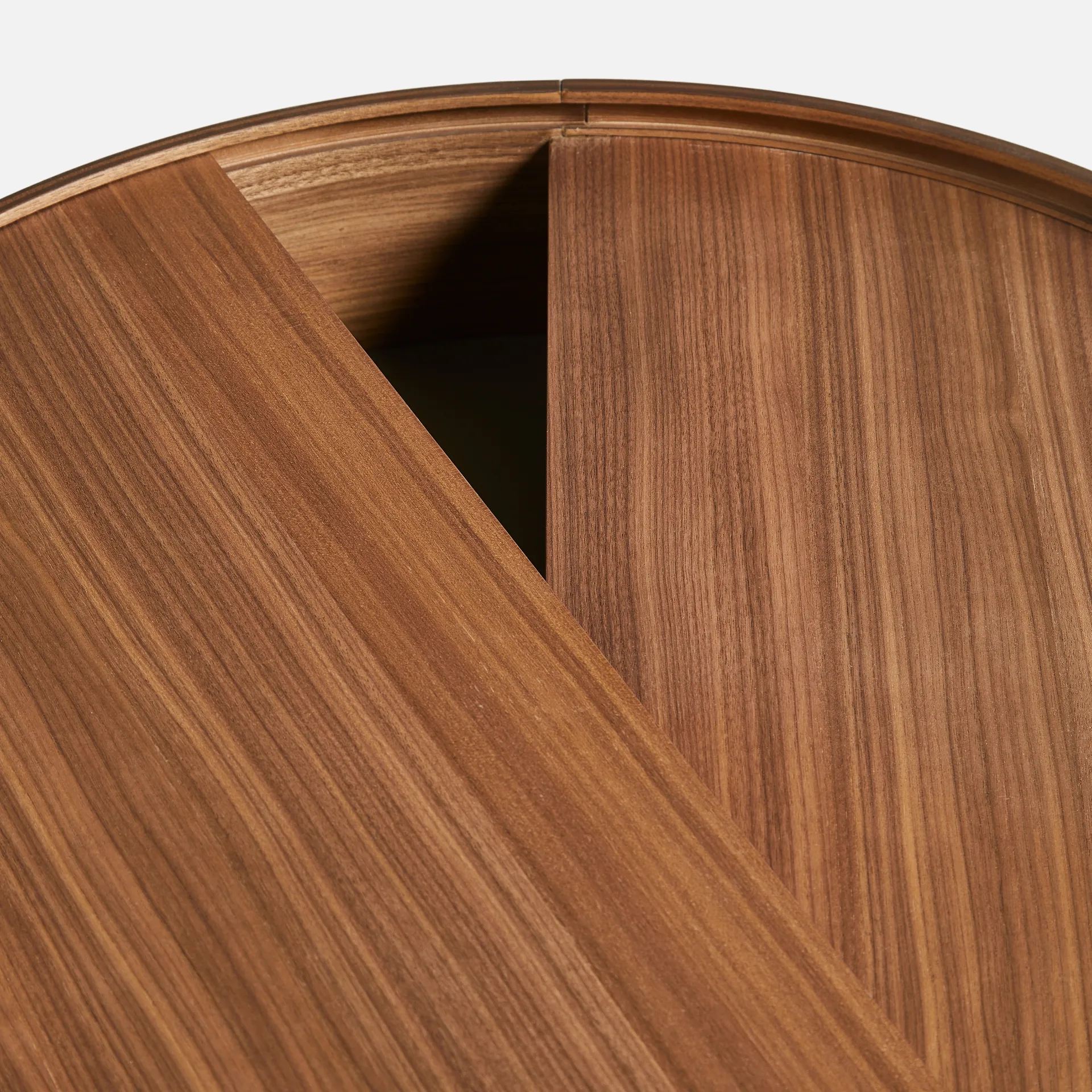 Arc soffbord Ø66 cm, Valnöt Woud