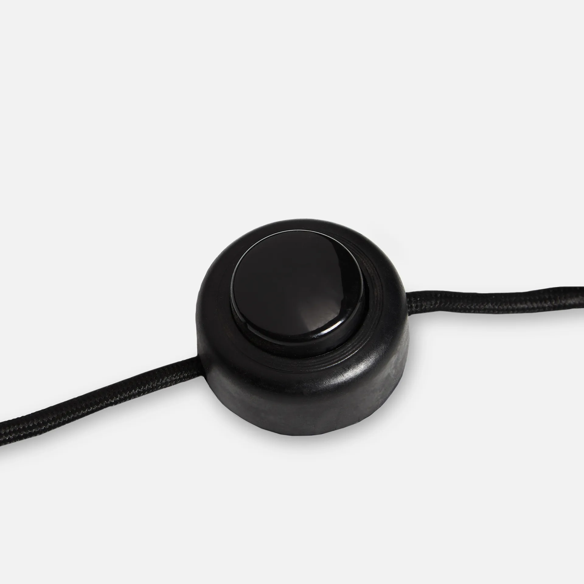 Cono golvlampa, Svart Woud