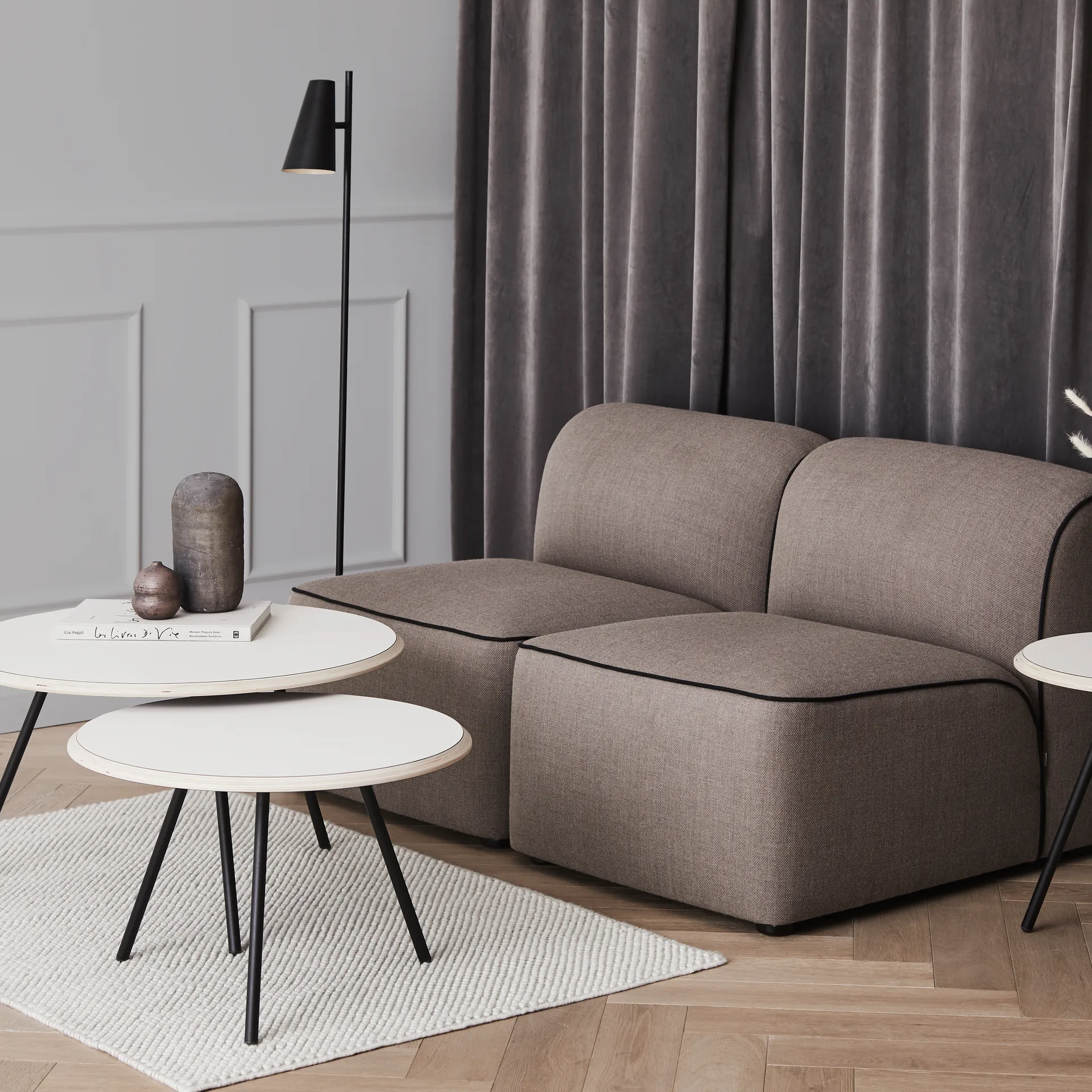 Cono golvlampa, Svart Woud