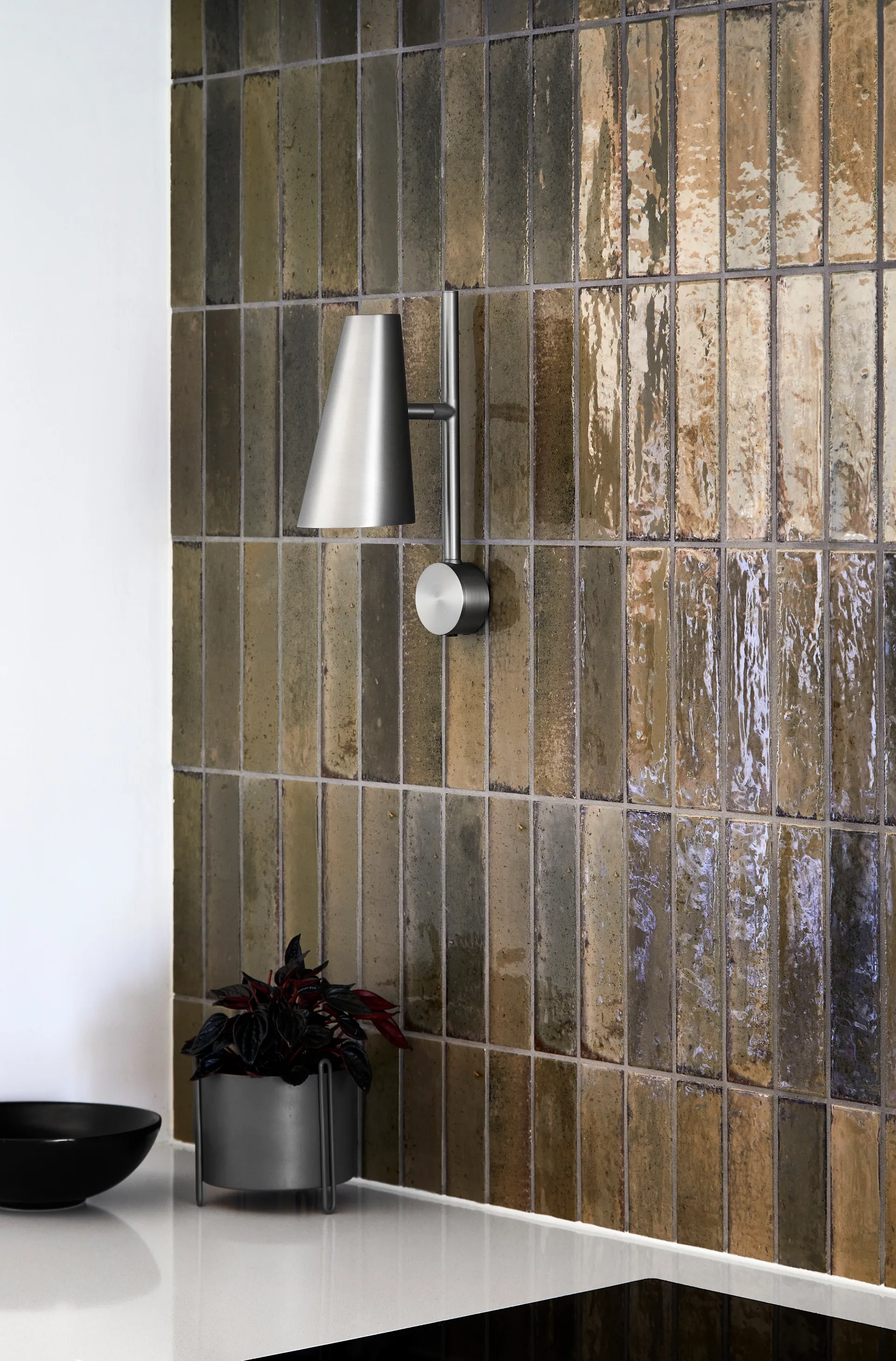 Cono vägglampa, Satin Woud