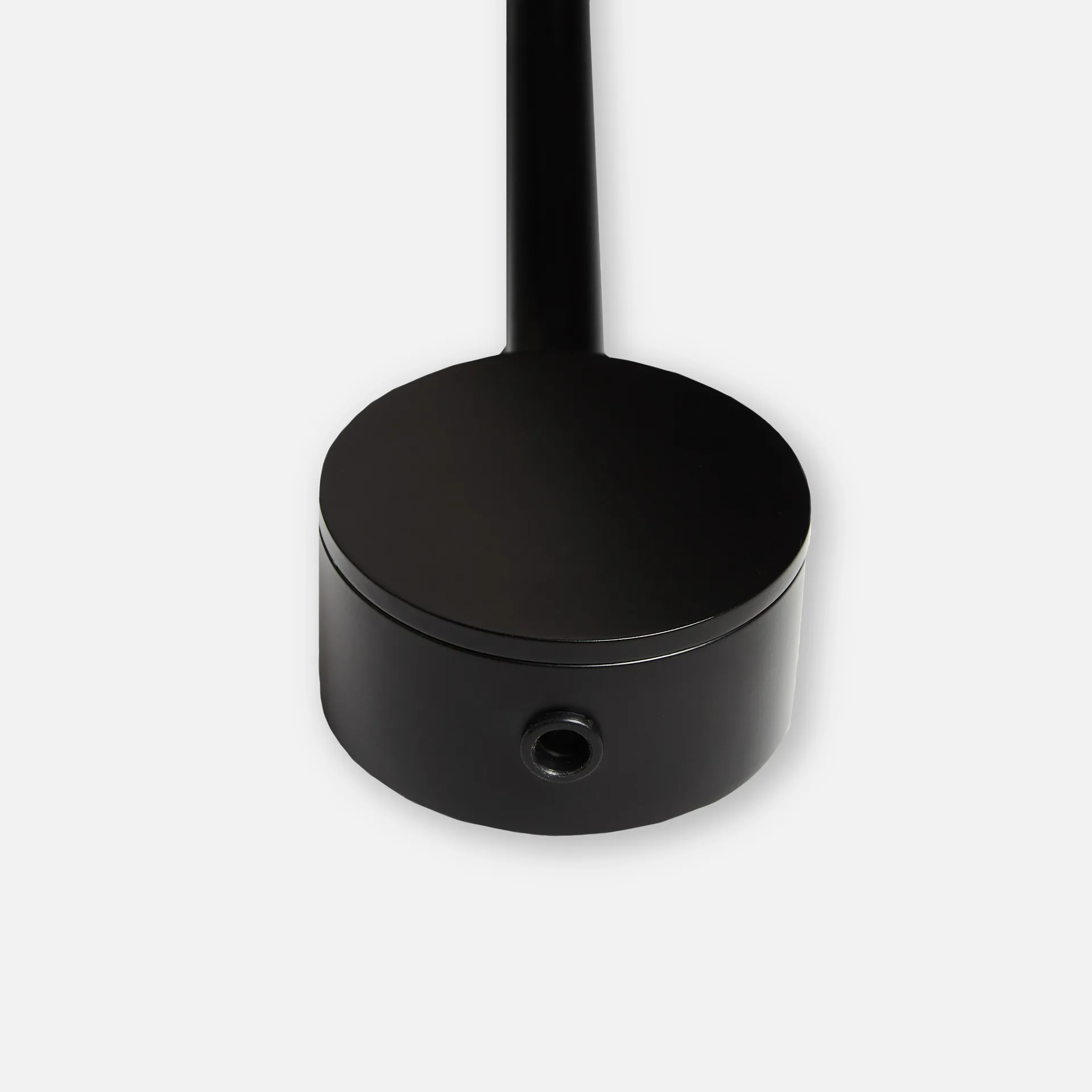 Cono vägglampa, Svart Woud